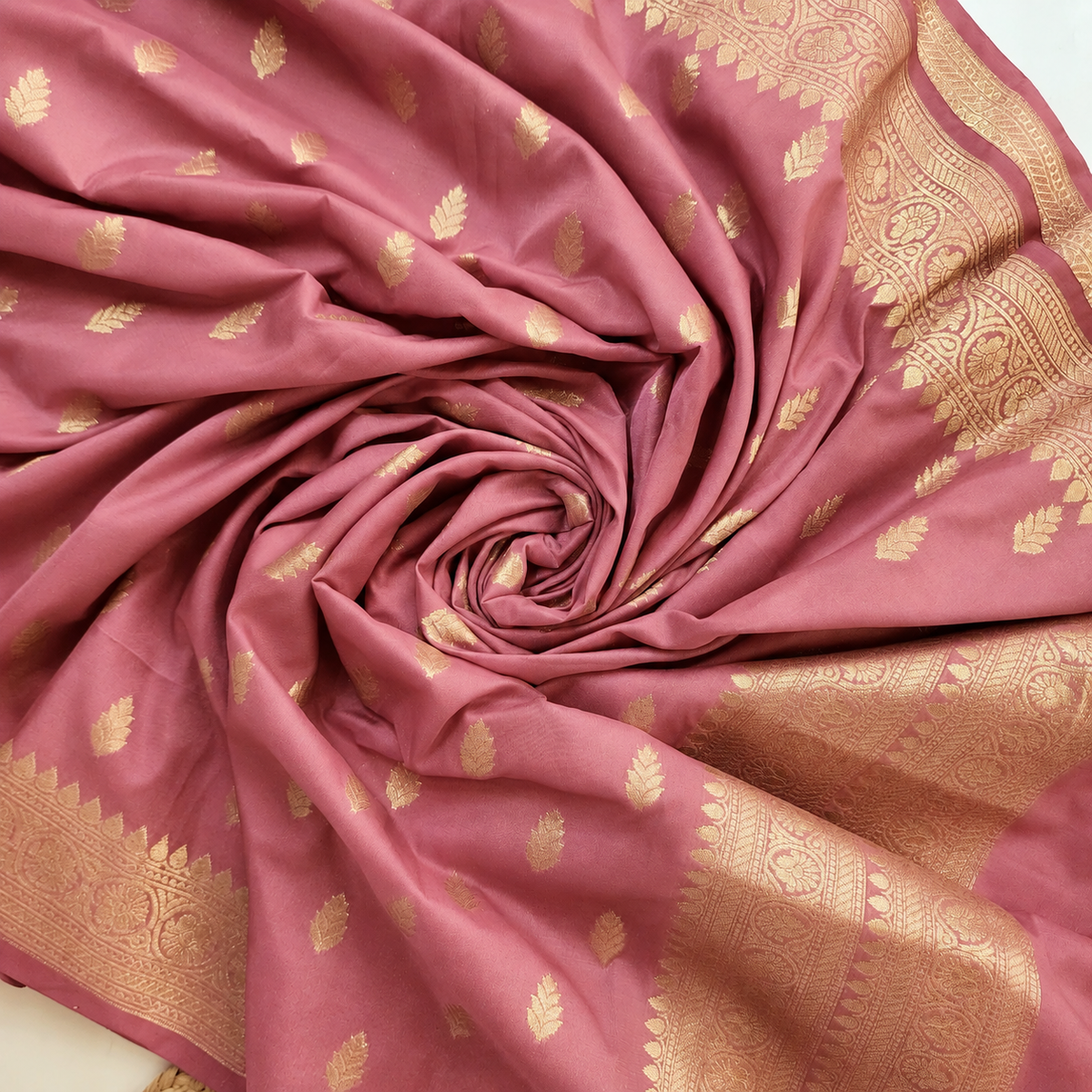 Mauve Pink Banarasi Tapetta Silk Leaf Weave Dupatta