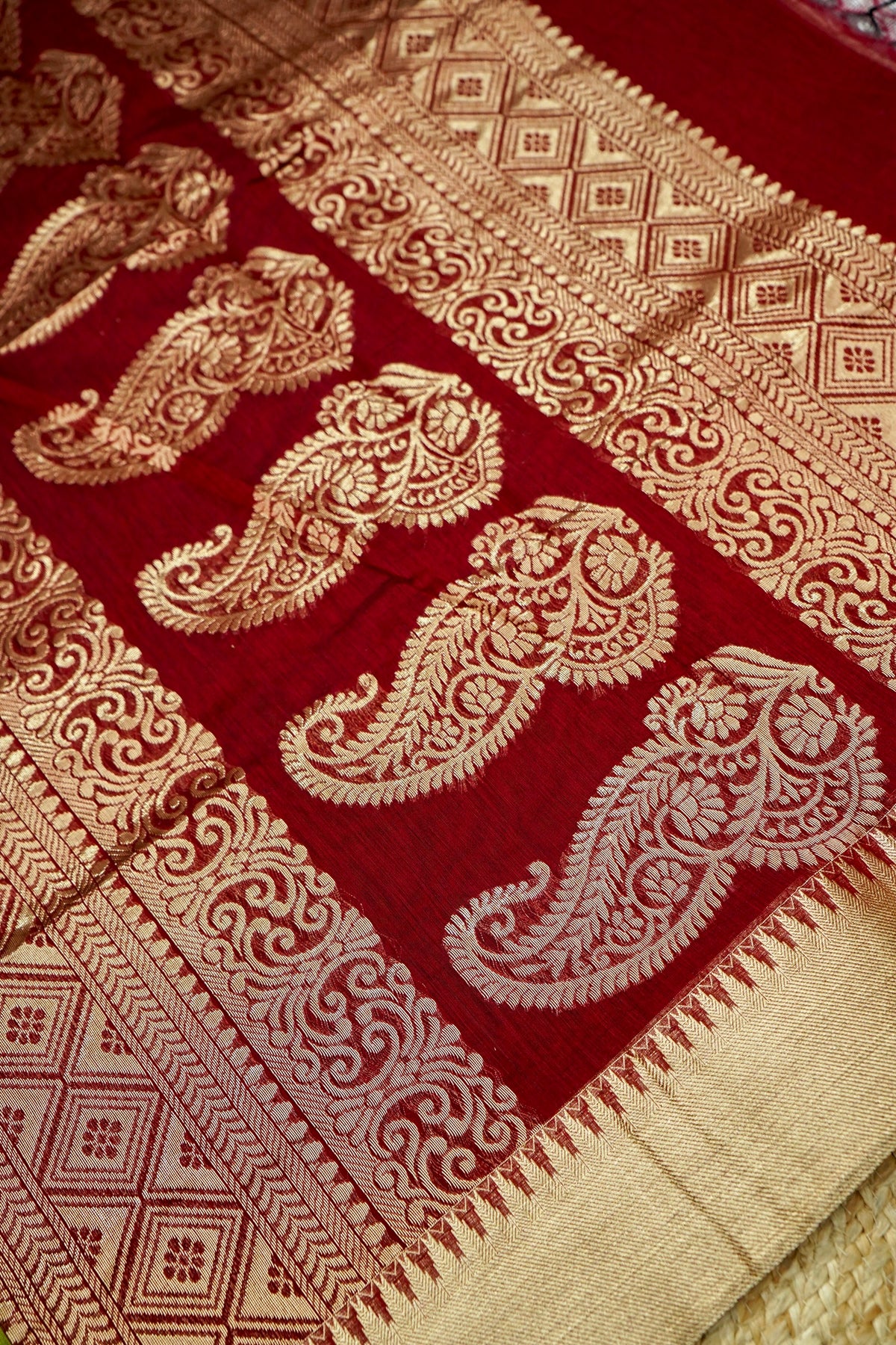 Suvarna - Olive Green Maheshwari Silk Saree with Antique Gold Border