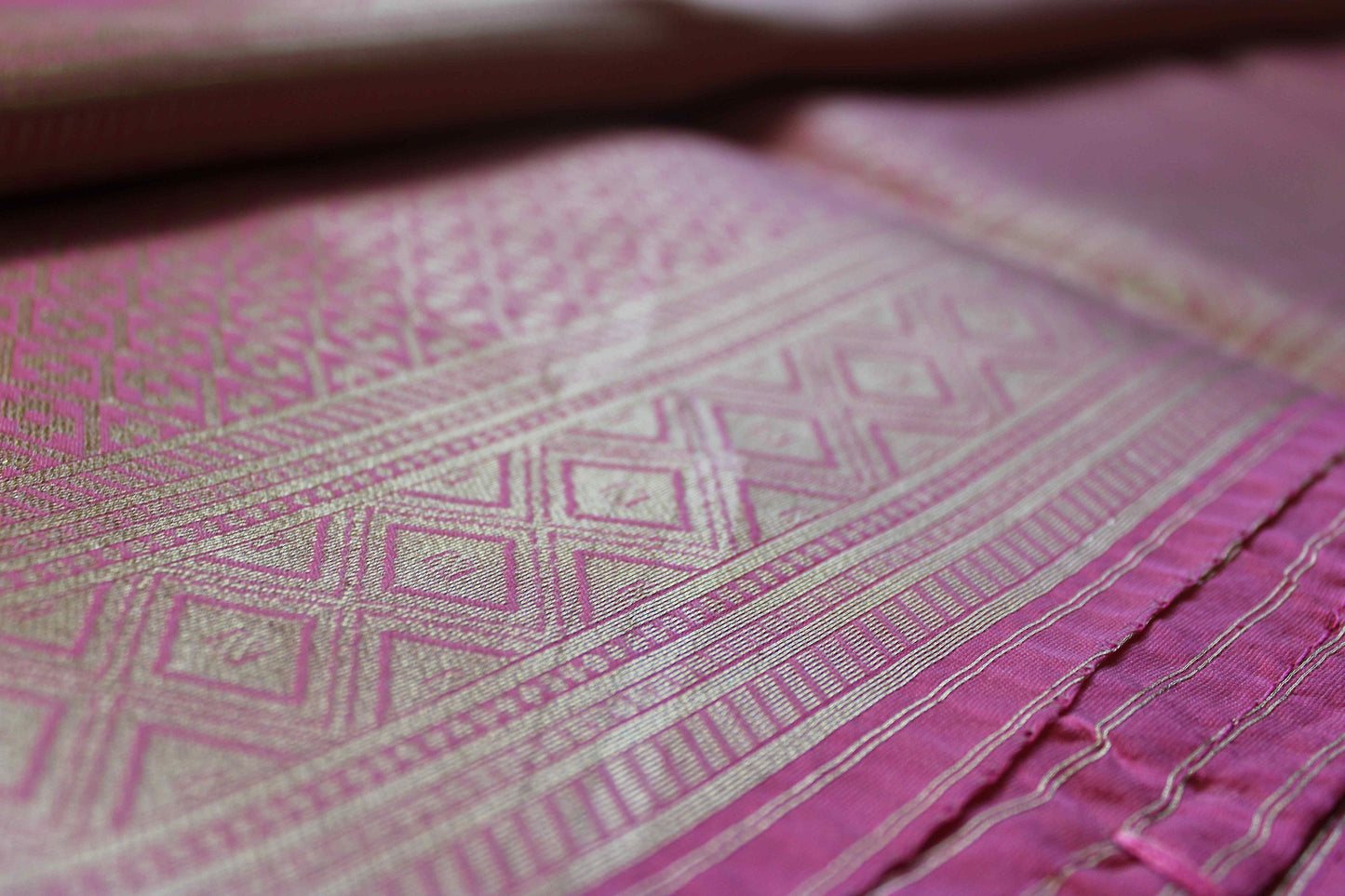 Banarasi Pink Dupatta with gold handweaving