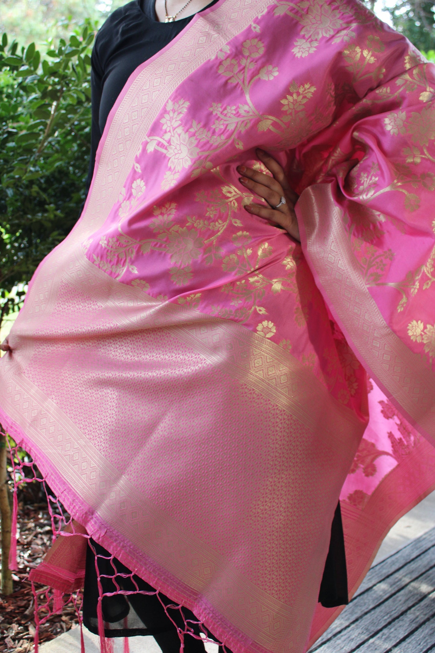 Banarasi Pink Dupatta with gold handweaving