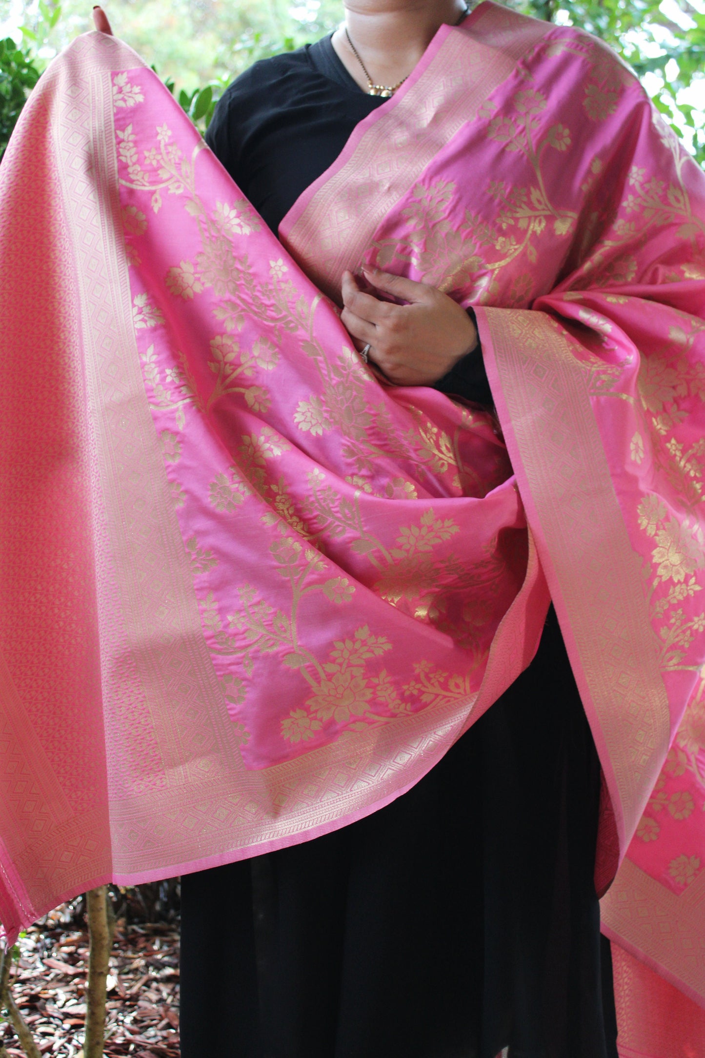 Banarasi Pink Dupatta with gold handweaving