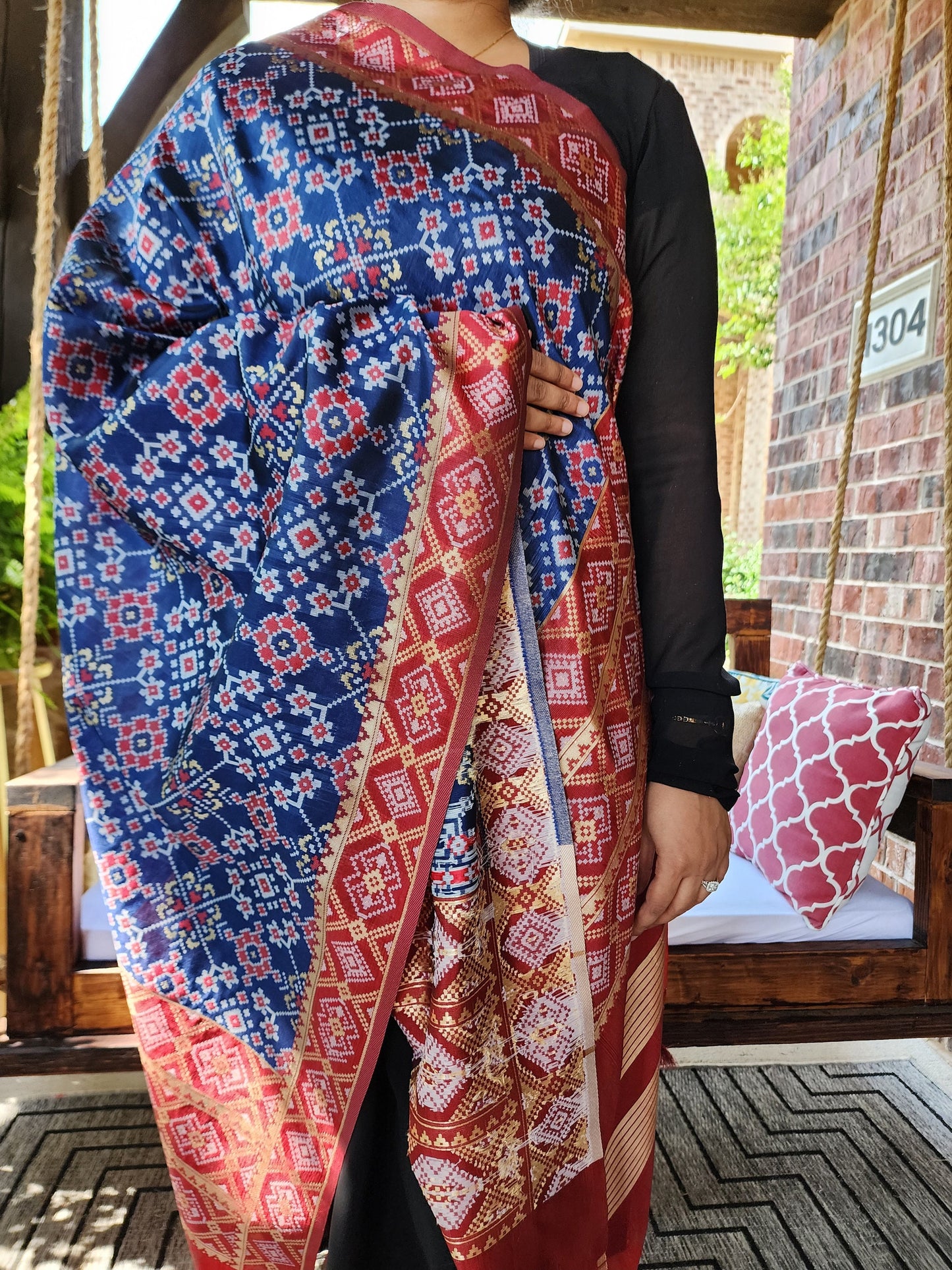 Banarasi Silk Handwoven Navy Blue & Maroon Dupatta