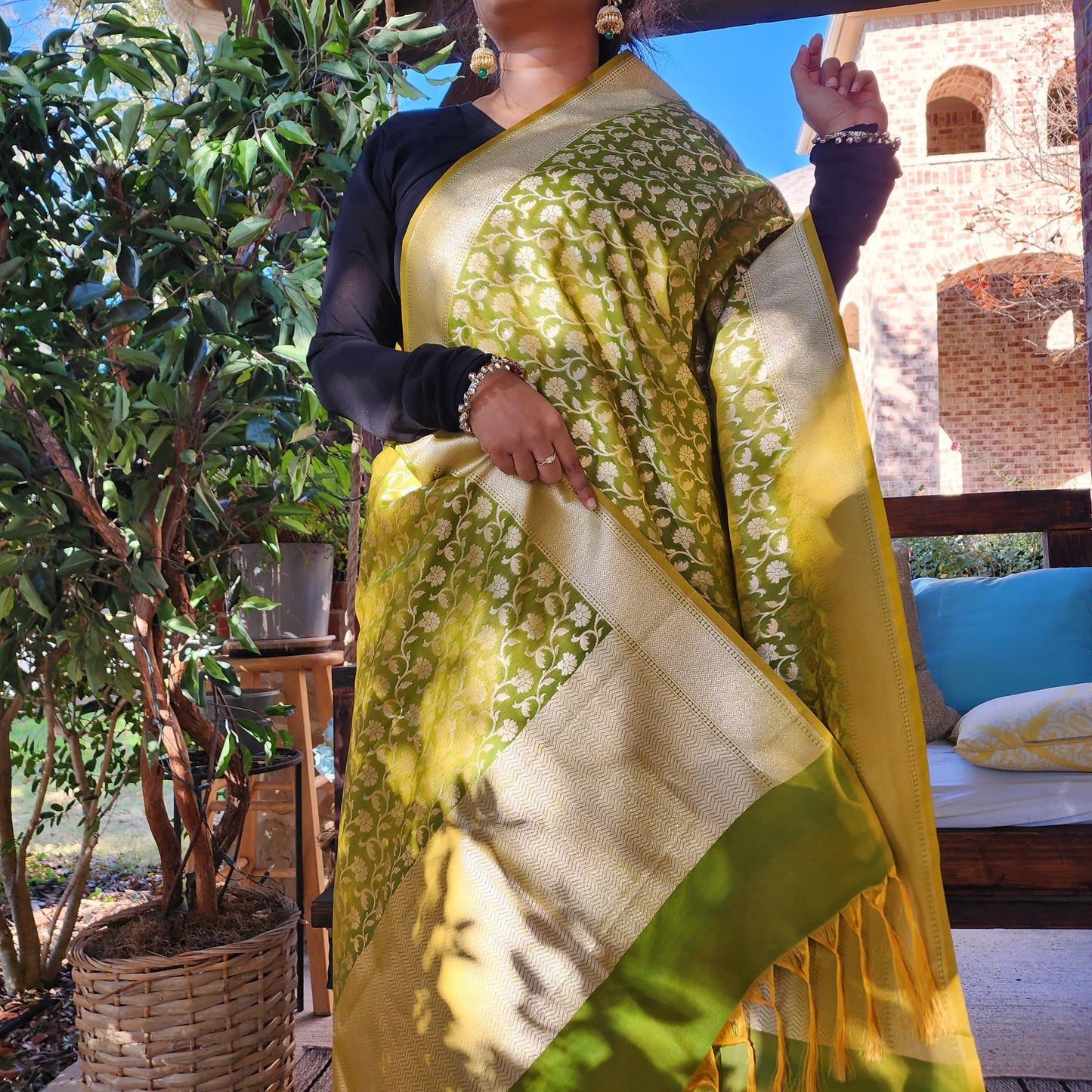 Banarasi Silk Green Dupatta with gold handweaving, Indian traditional and Festive designer dupatta, luxurious soft Banarsi dupatta