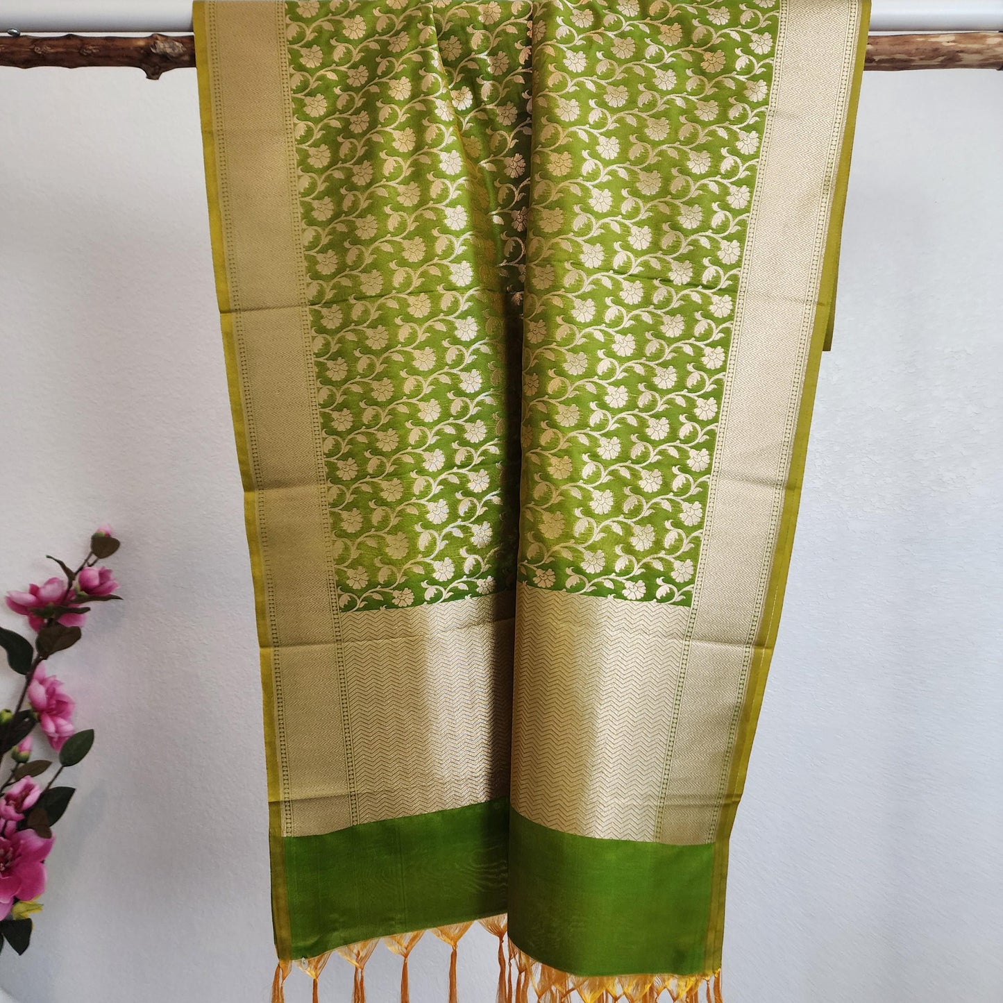 Banarasi Silk Green Dupatta with gold handweaving, Indian traditional and Festive designer dupatta, luxurious soft Banarsi dupatta