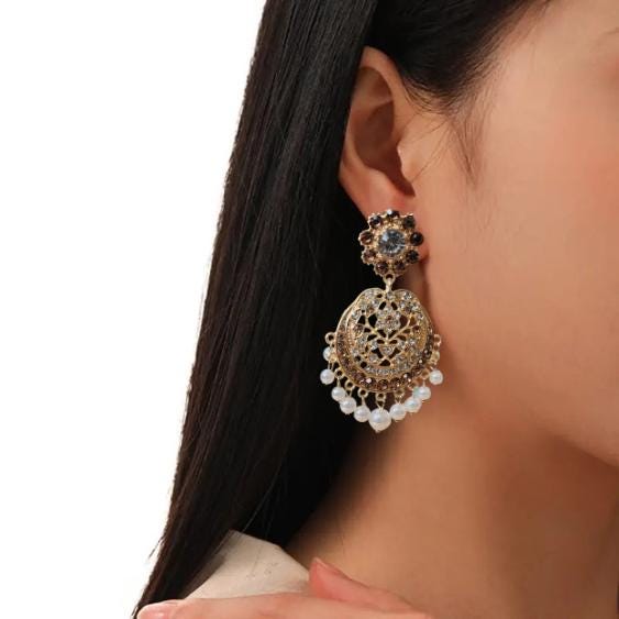 Vintage-Inspired Round Traditional Kundan Earrings with large pearls