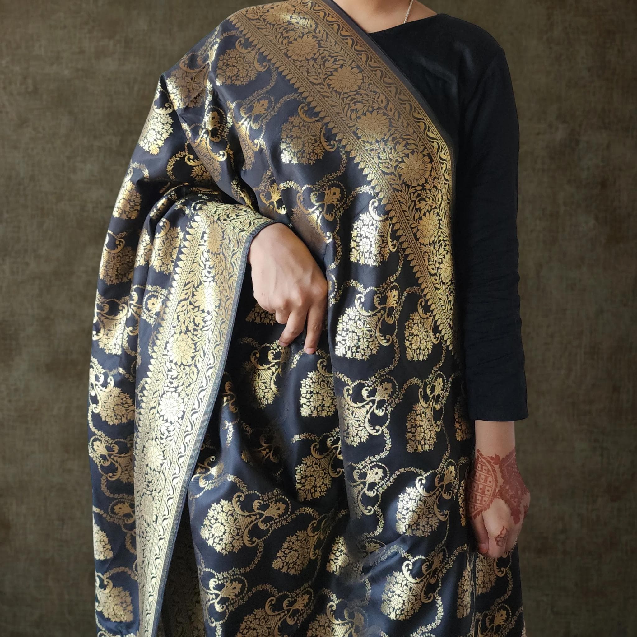 Banarasi Katan Silk Kadhuwa Jaal Dupatta in Black