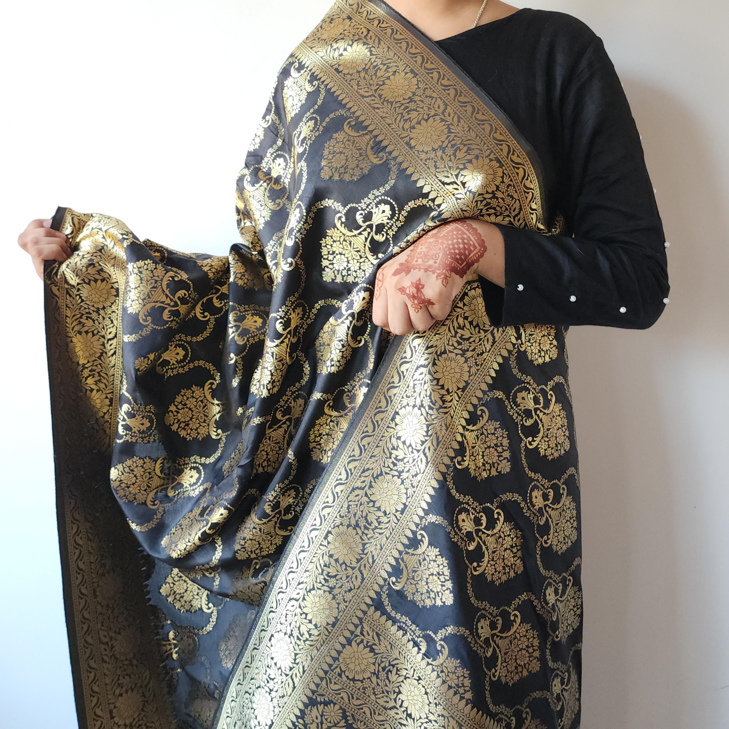 Banarasi Katan Silk Kadhuwa Jaal Dupatta in Black