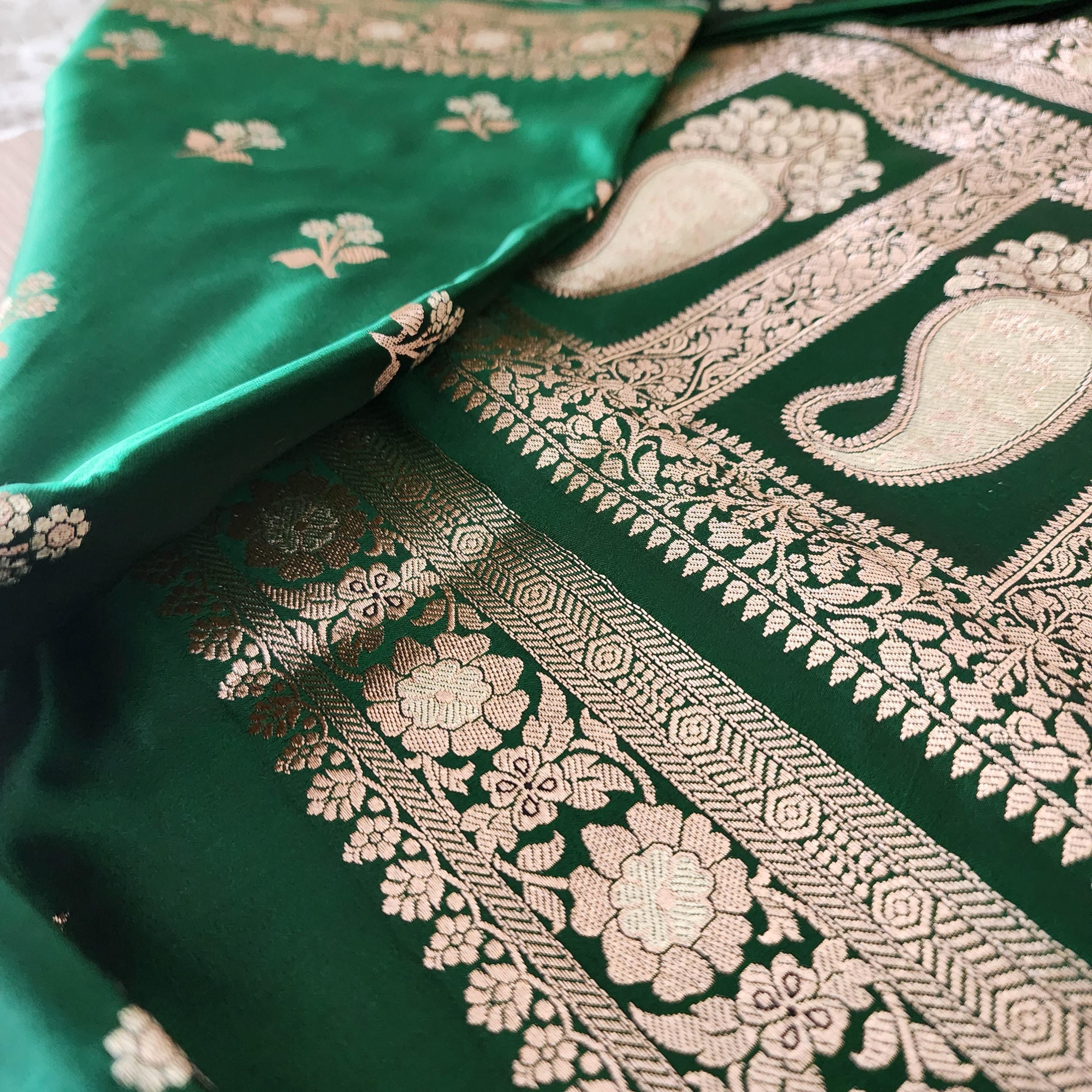 Exquisite Emerald Green, Pure Banarasi Katan Silk Saree with Rich Gold & Silver Zari Weaving