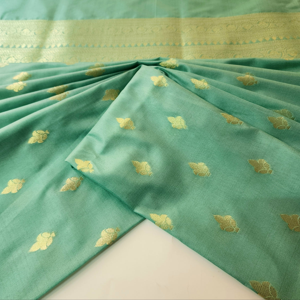 Aqua Green Banarasi Tapetta Silk Leaf Weave Dupatta