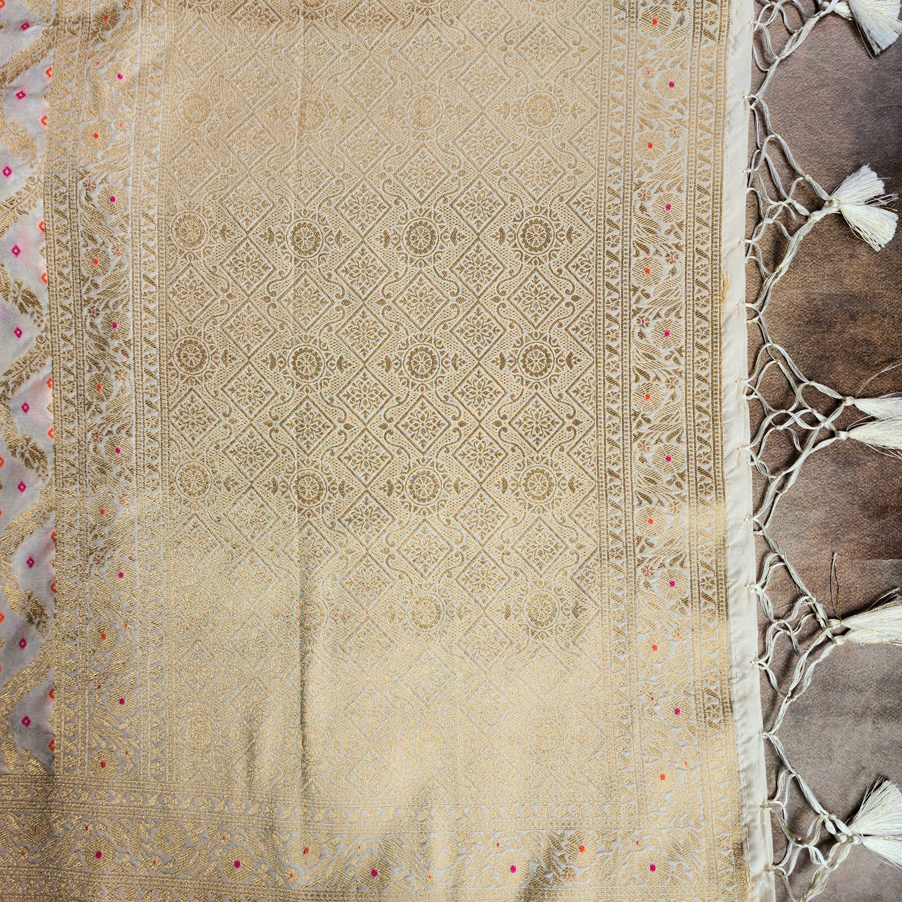White Bandhani Dupatta with Traditional Jaal
