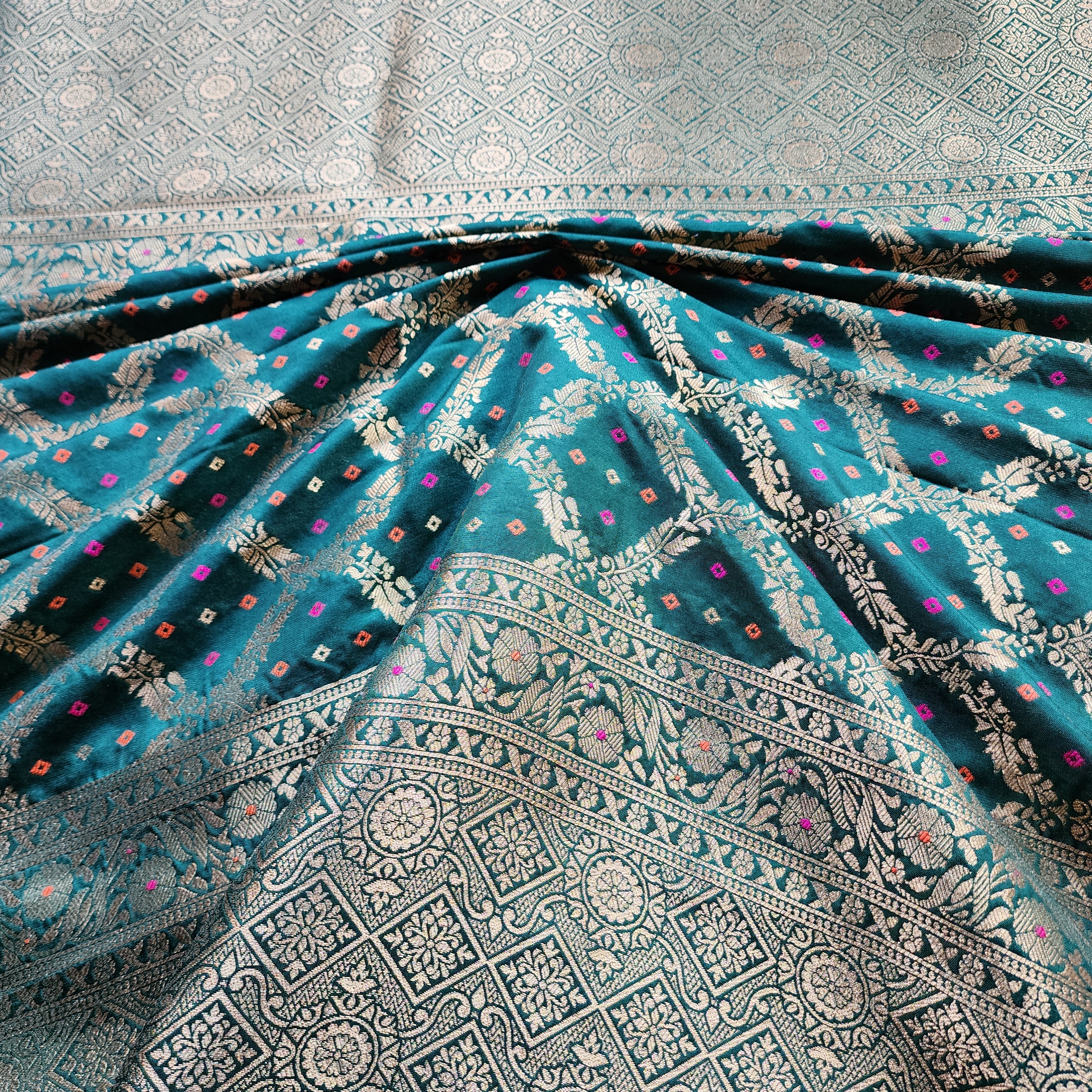 Bottle Green Bandhani Dupatta with Traditional Jaal
