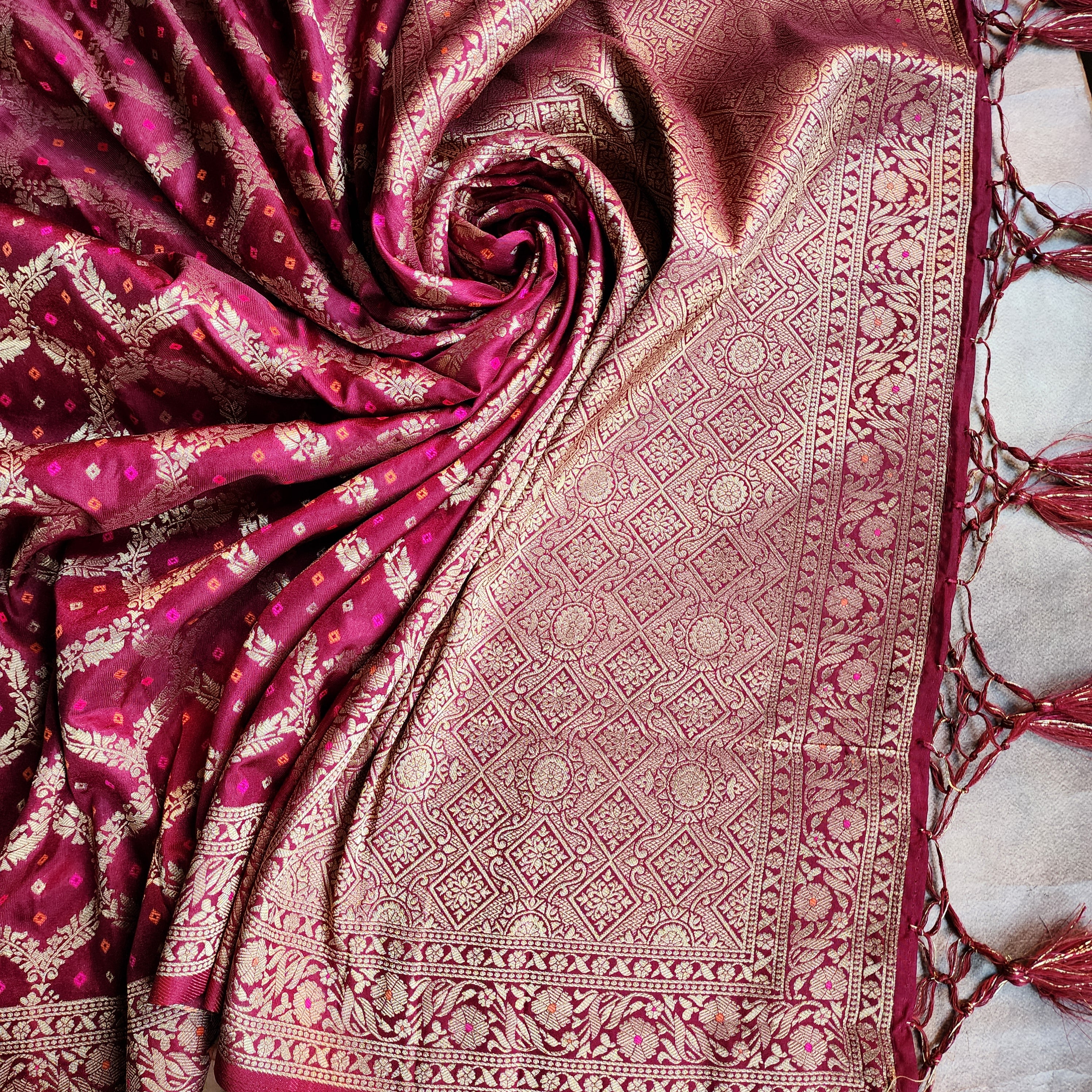 Wine Bandhani Dupatta with Traditional Jaal