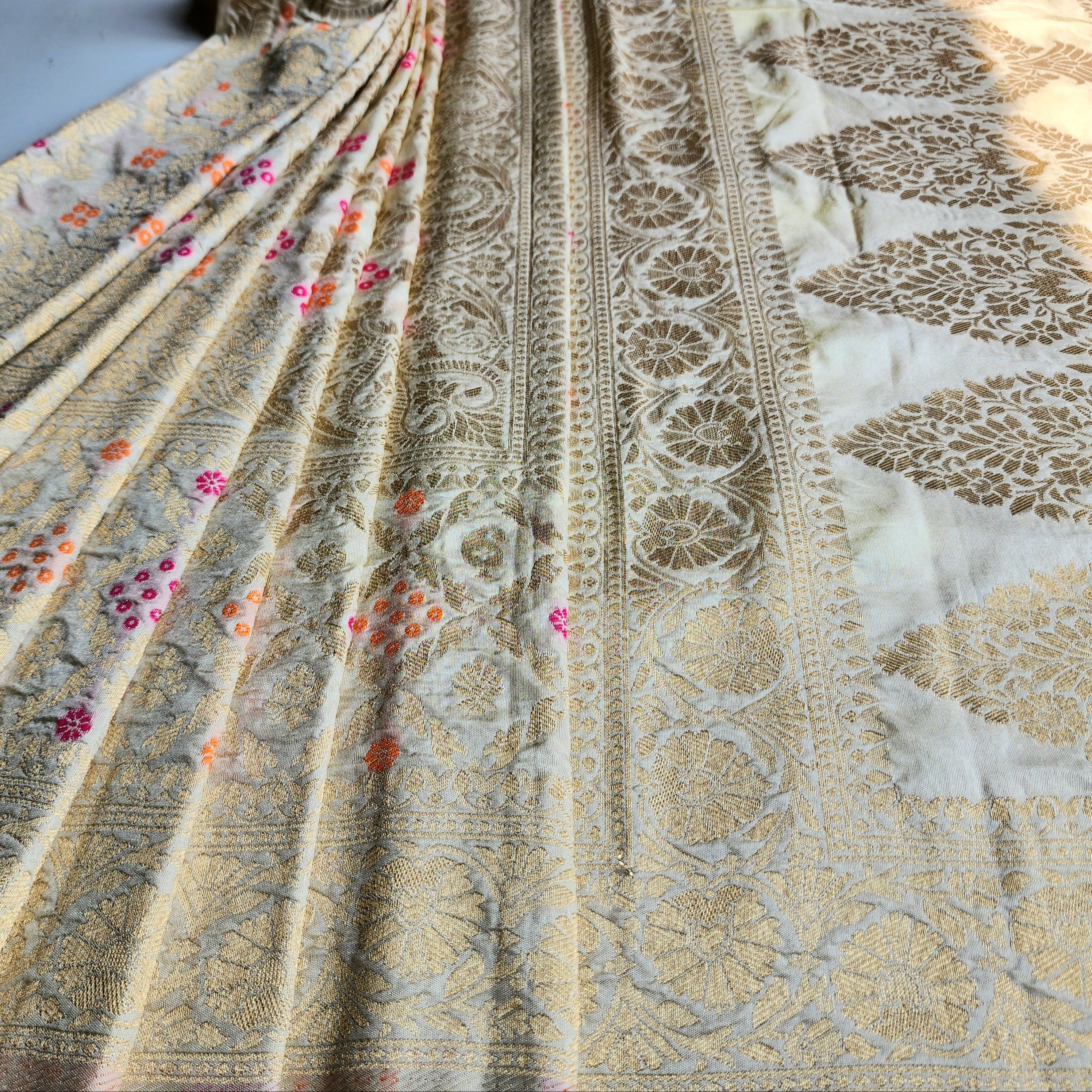 Ivory Cream Bandhani Dupatta with Floral and Geometric Zari Weave