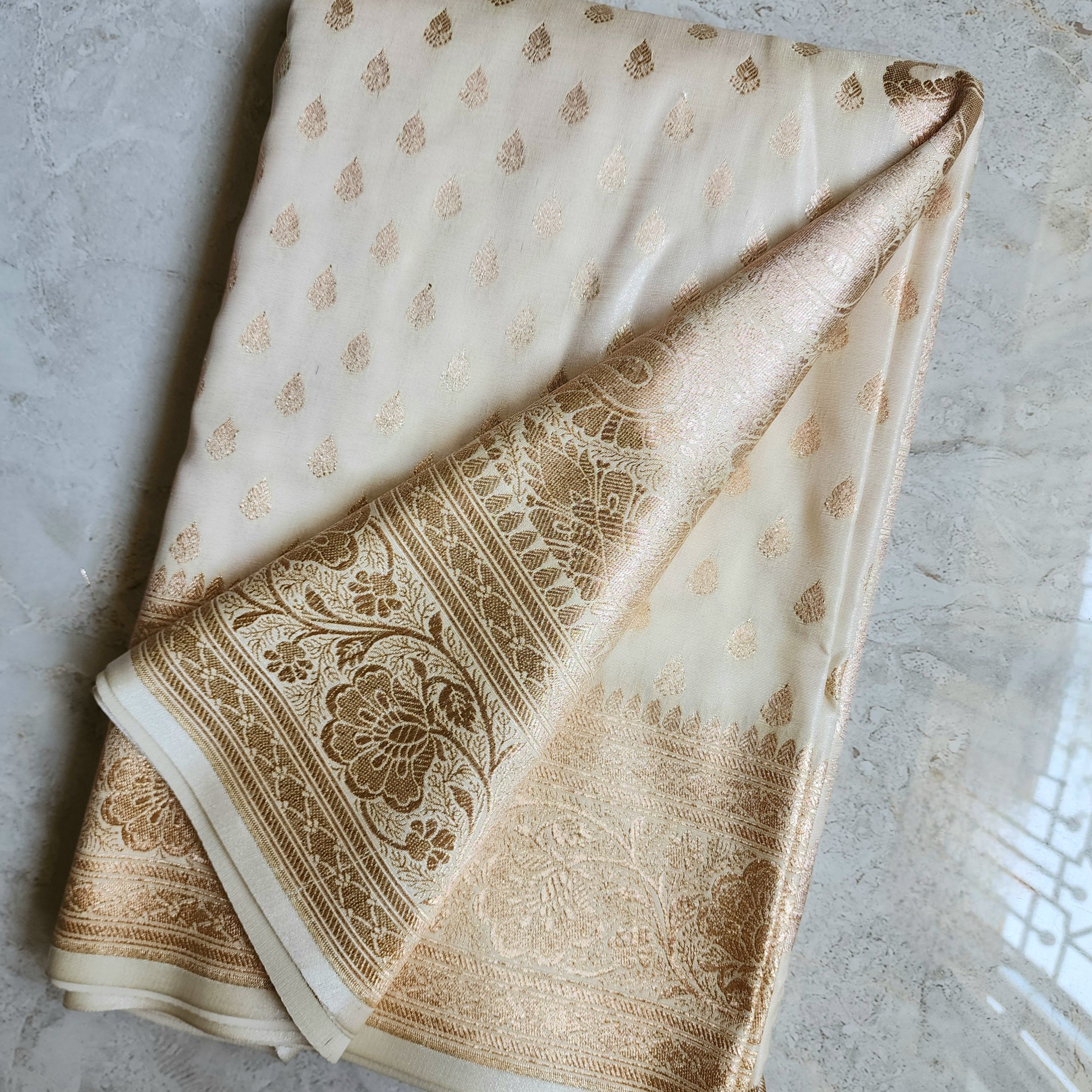 Rich White Banarasi Silk Saree with Gold Zari Weaving
