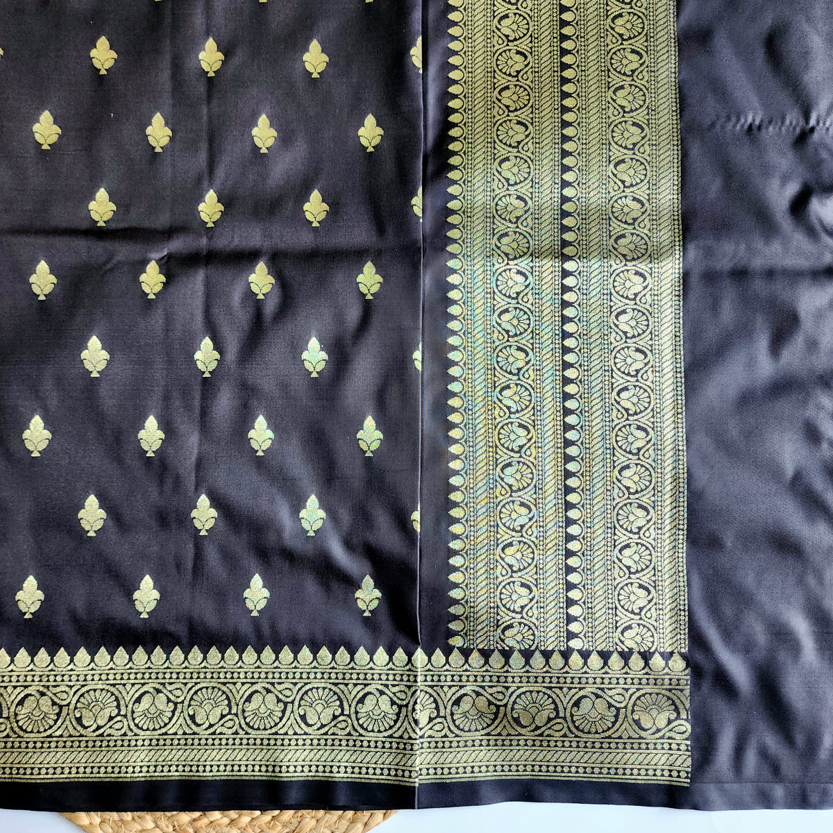 Charcoal Black Banarasi Tapetta Silk Leaf Weave Dupatta