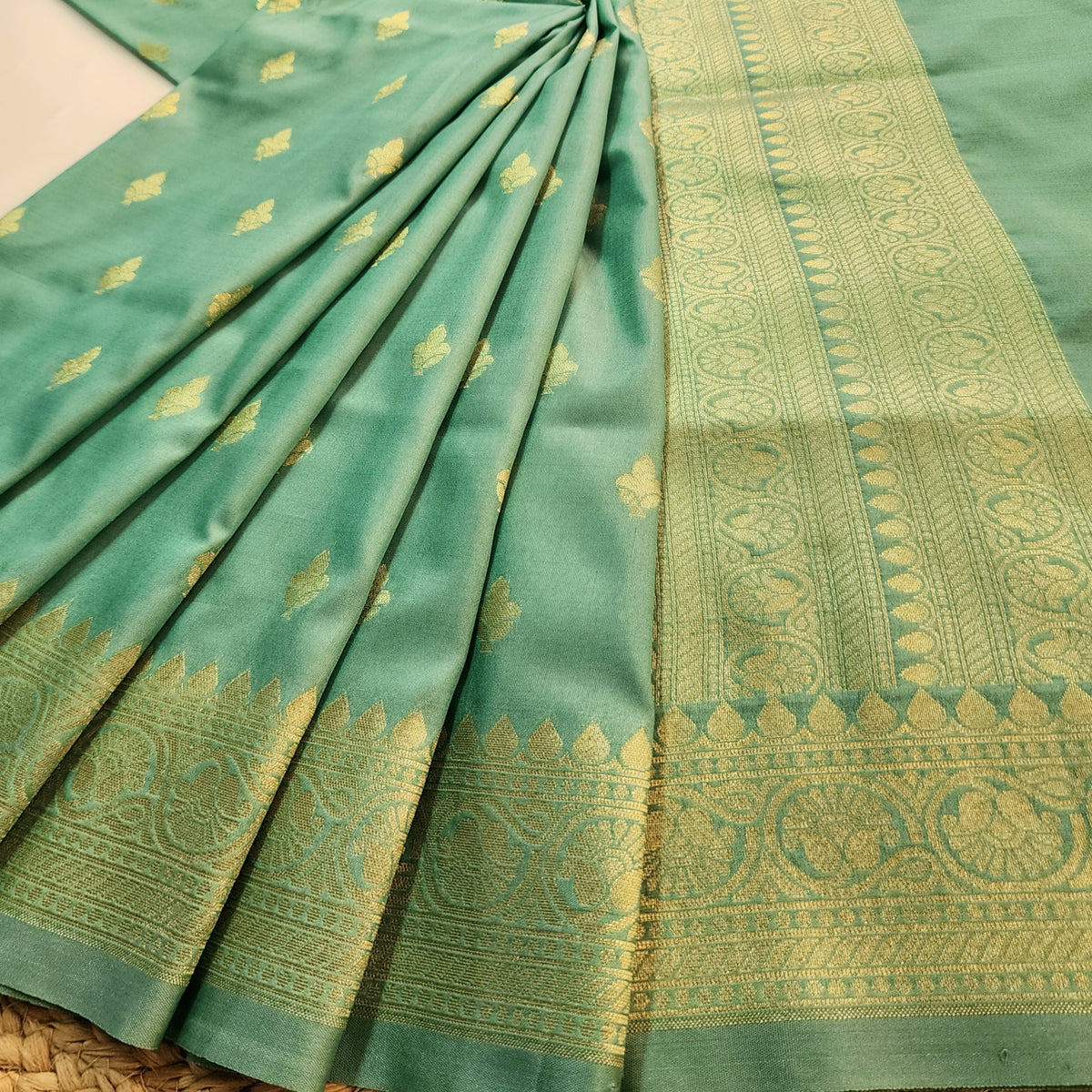 Aqua Green Banarasi Tapetta Silk Leaf Weave Dupatta