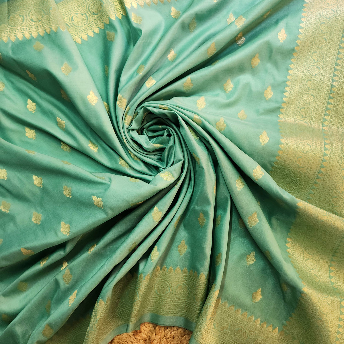 Aqua Green Banarasi Tapetta Silk Leaf Weave Dupatta