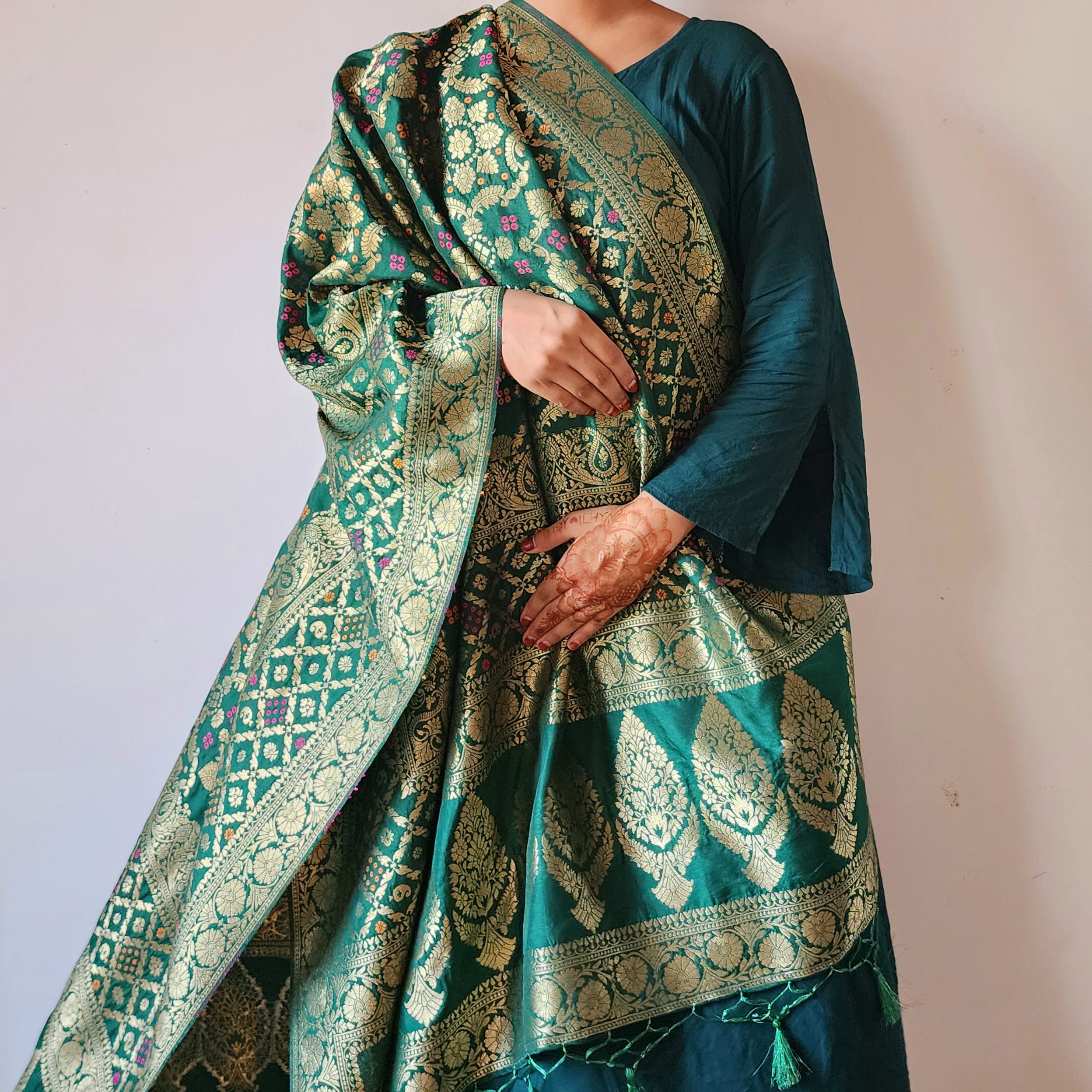 Emerald Green Bandhani Dupatta with Floral and Geometric Zari Weave