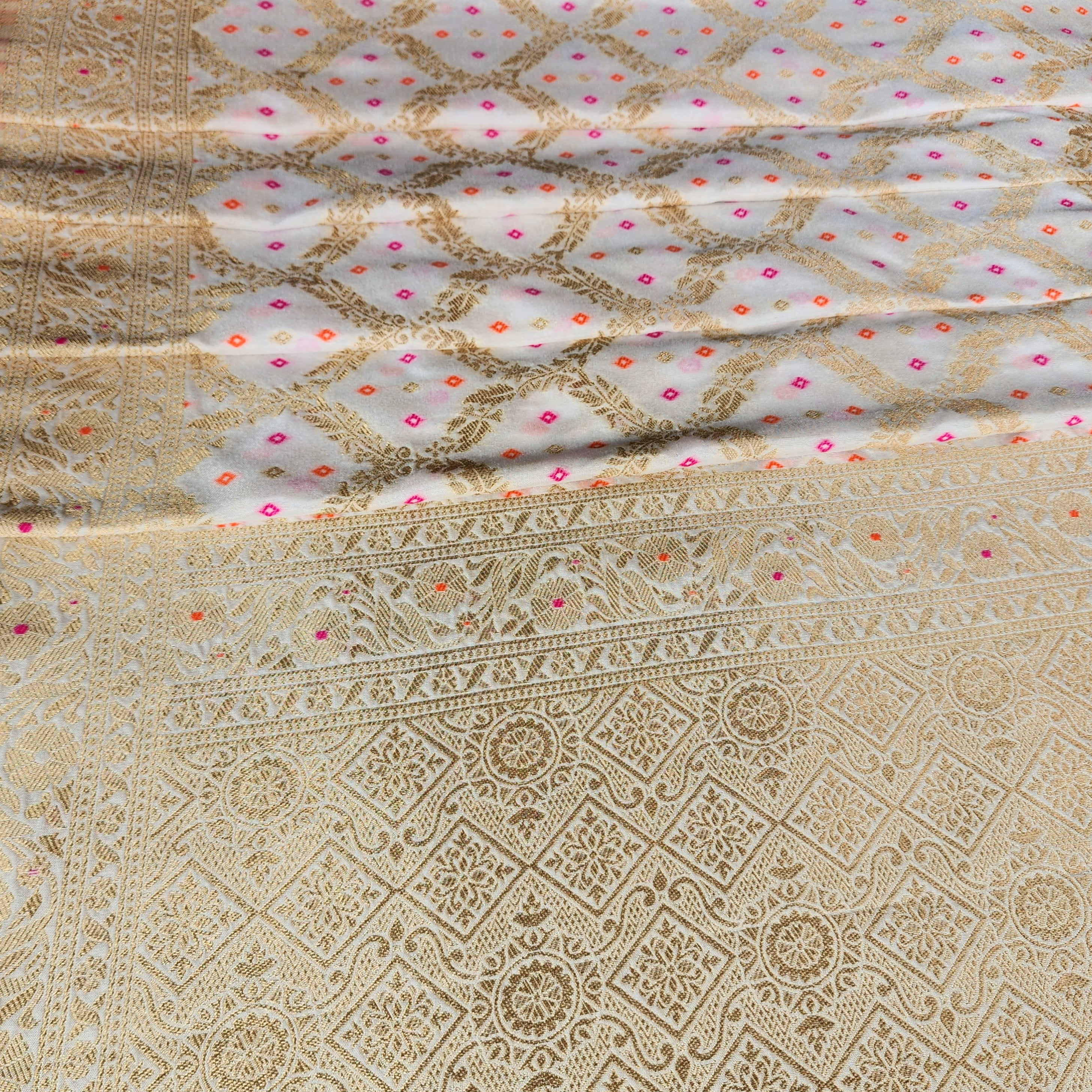 White Bandhani Dupatta with Traditional Jaal