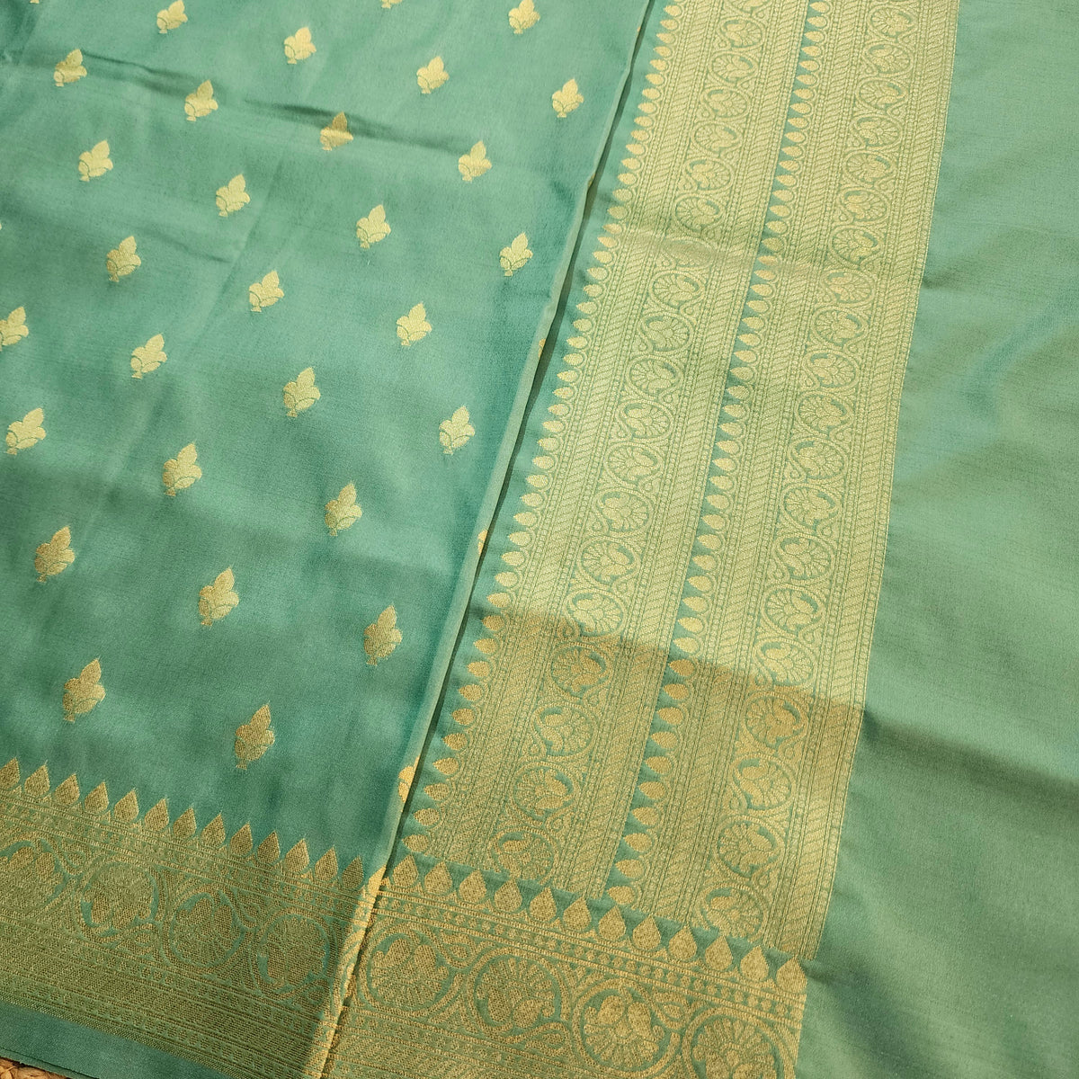 Aqua Green Banarasi Tapetta Silk Leaf Weave Dupatta