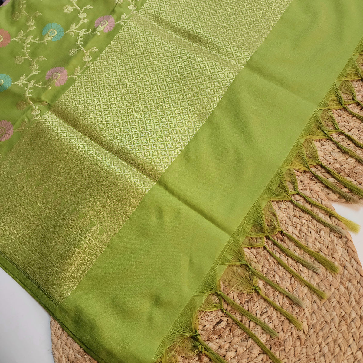 Banarasi Silk Floral Jaal Dupatta - Pistachio Green