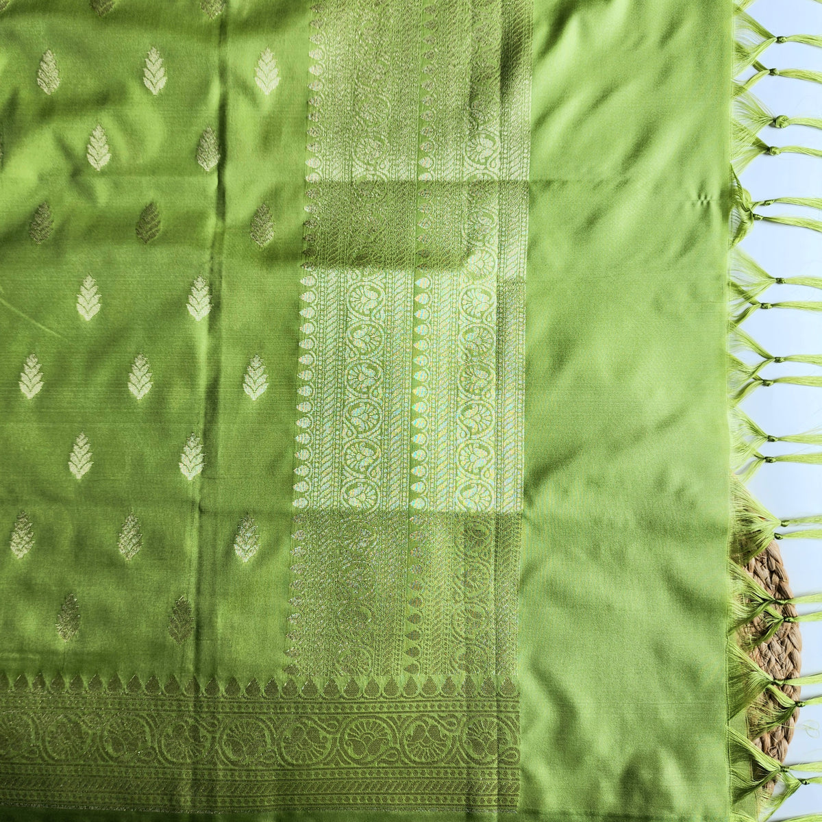 Pista Green Banarasi Tapetta Silk Leaf Weave Dupatta