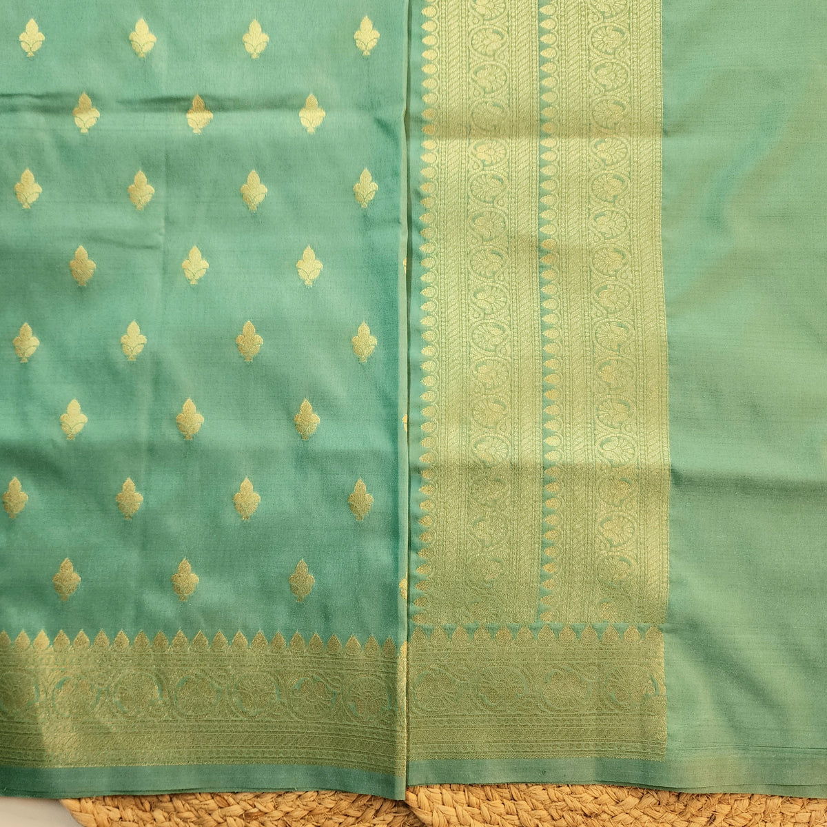 Aqua Green Banarasi Tapetta Silk Leaf Weave Dupatta