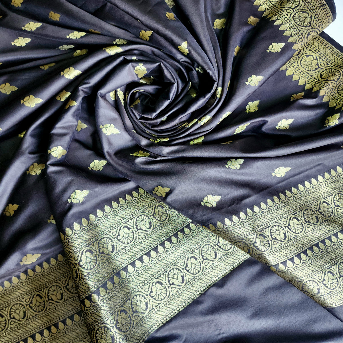 Charcoal Black Banarasi Tapetta Silk Leaf Weave Dupatta