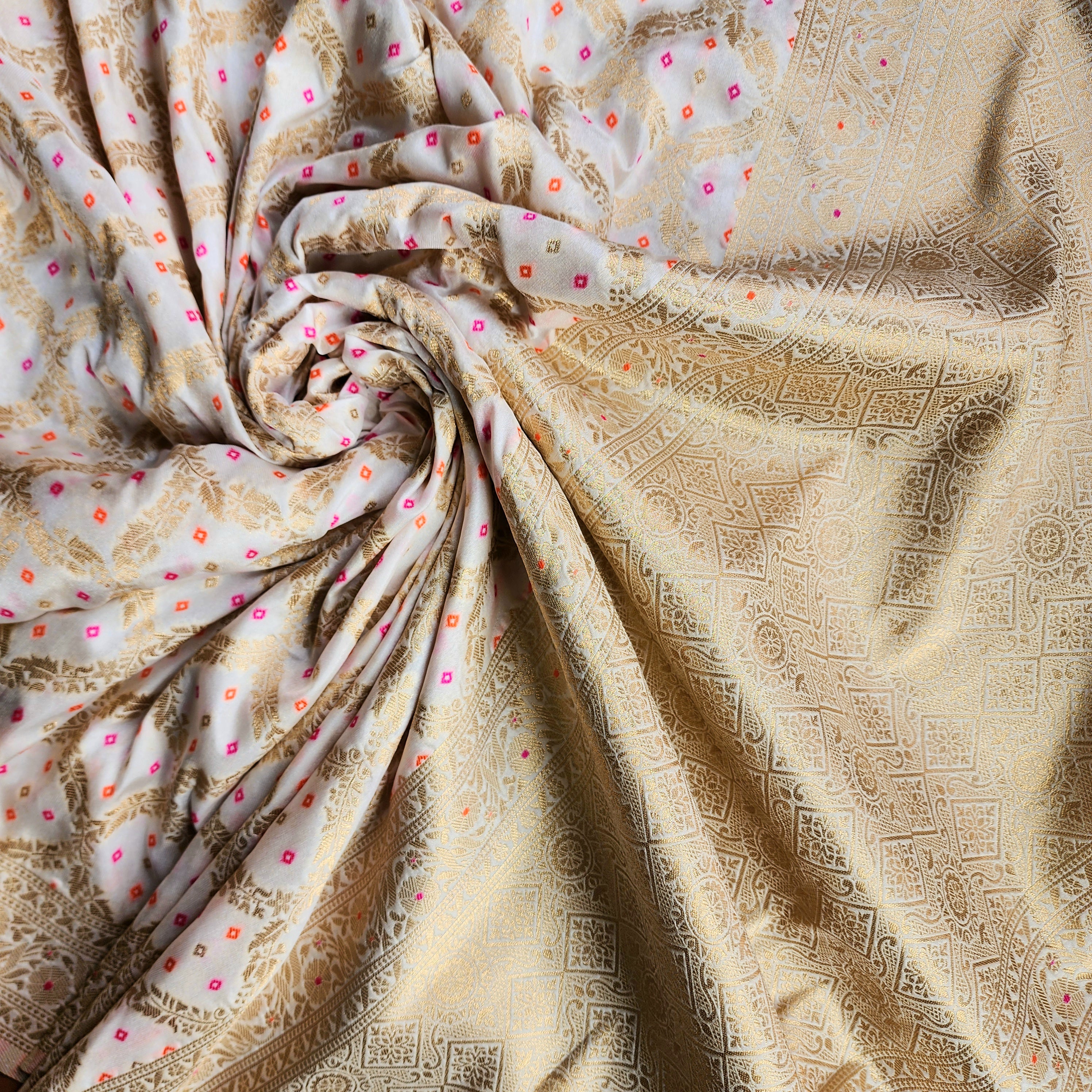 White Bandhani Dupatta with Traditional Jaal