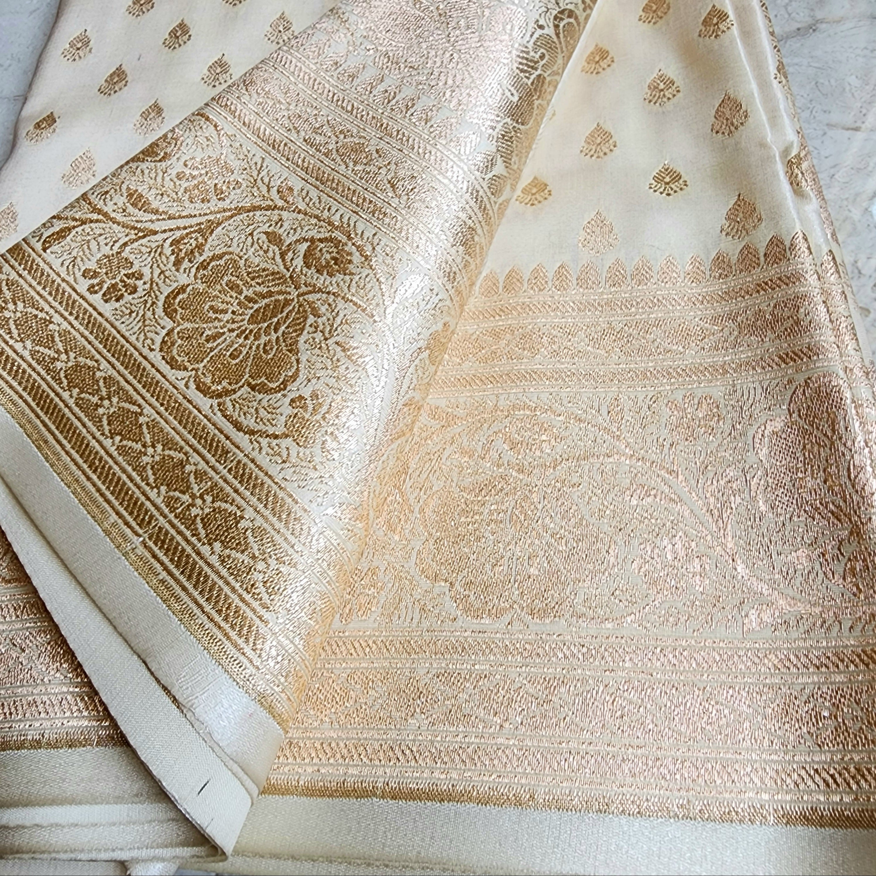 Rich White Banarasi Silk Saree with Gold Zari Weaving