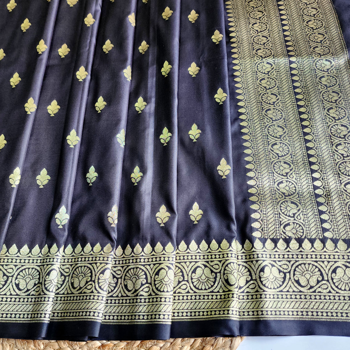 Charcoal Black Banarasi Tapetta Silk Leaf Weave Dupatta