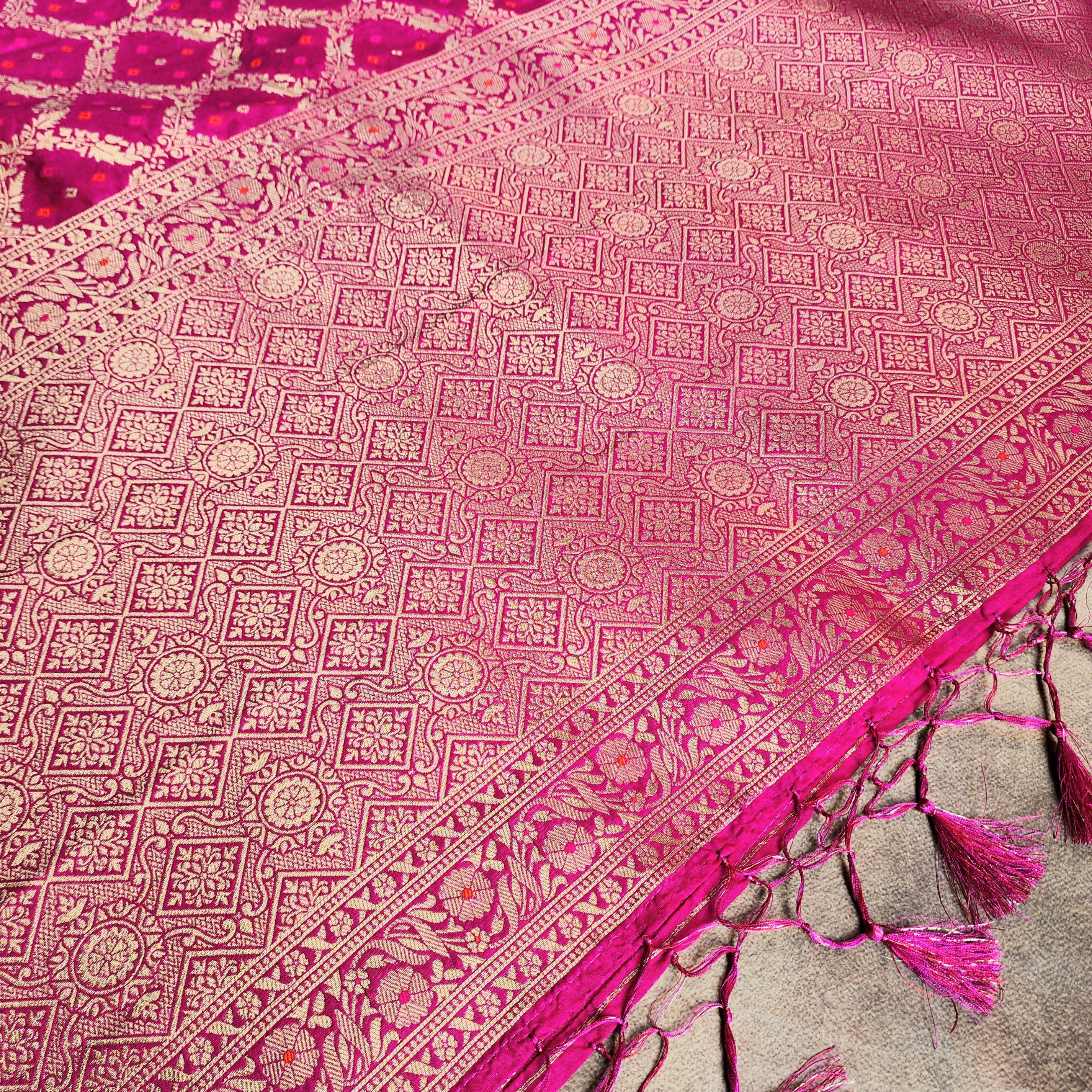 Fuchsia Pink Bandhani Dupatta with Traditional Jaal