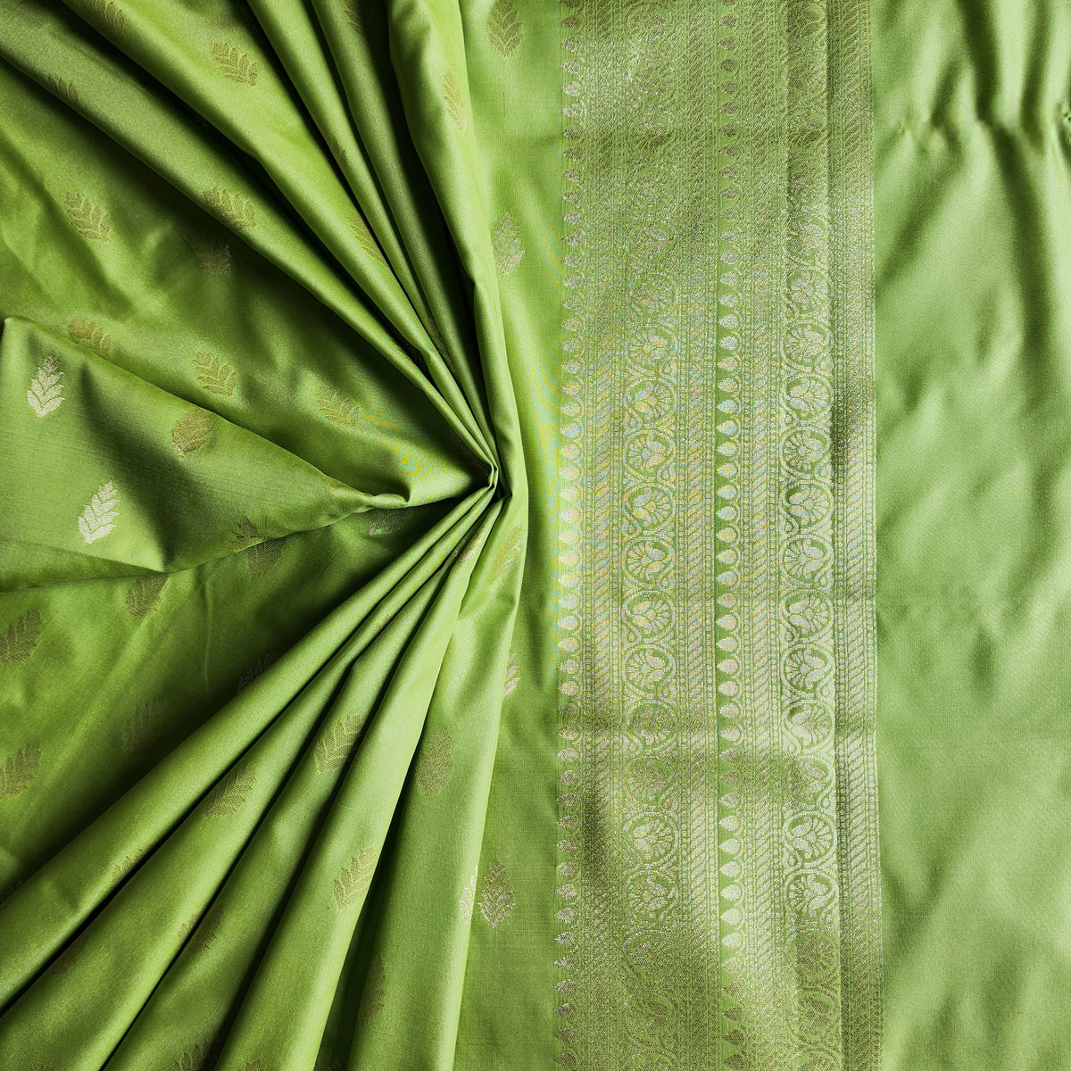Pista Green Banarasi Tapetta Silk Leaf Weave Dupatta