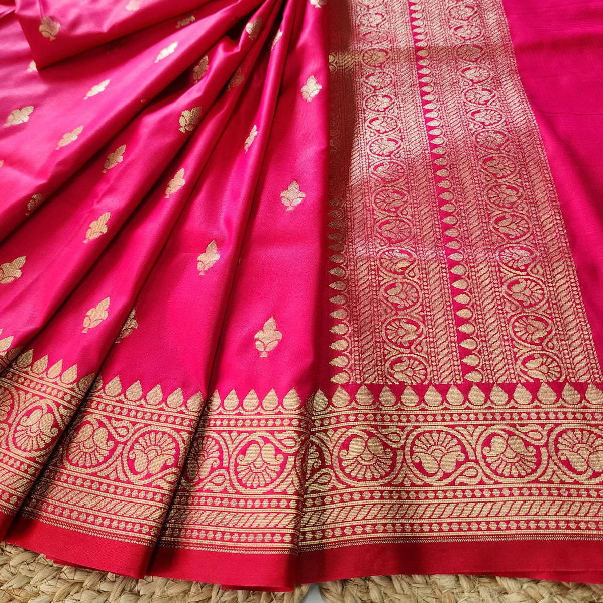 Rani Pink Banarasi Tapetta Silk Leaf Weave Dupatta