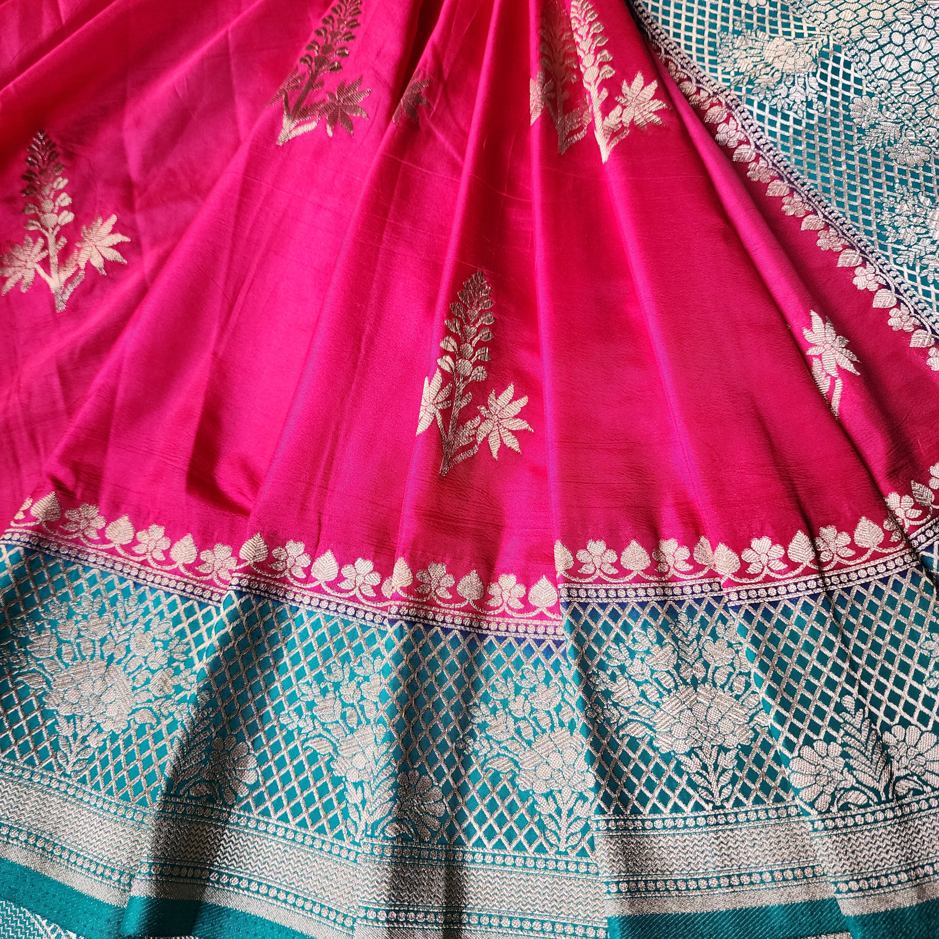 Deep Fuchsia Crepe Georgette Silk Saree with Contrast Turquoise Border