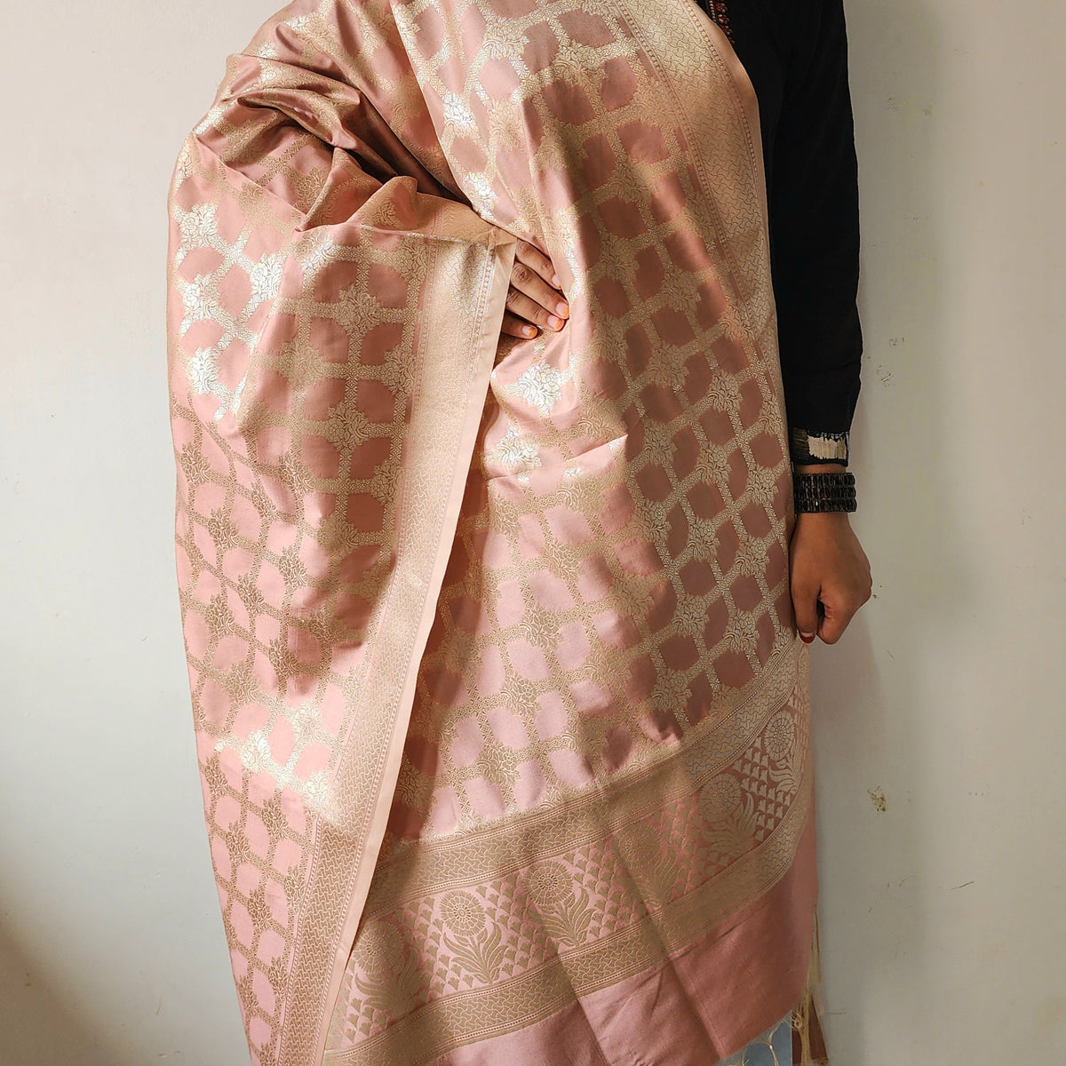 Rose Pink Banarasi Dupatta - Golden Lattice Weave