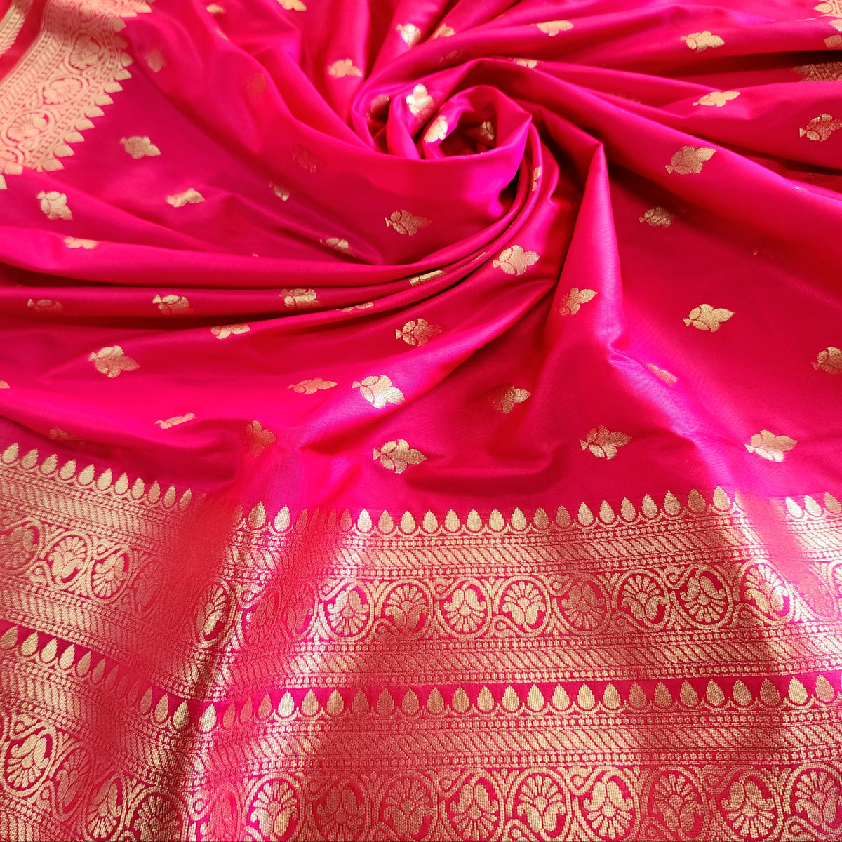 Rani Pink Banarasi Tapetta Silk Leaf Weave Dupatta