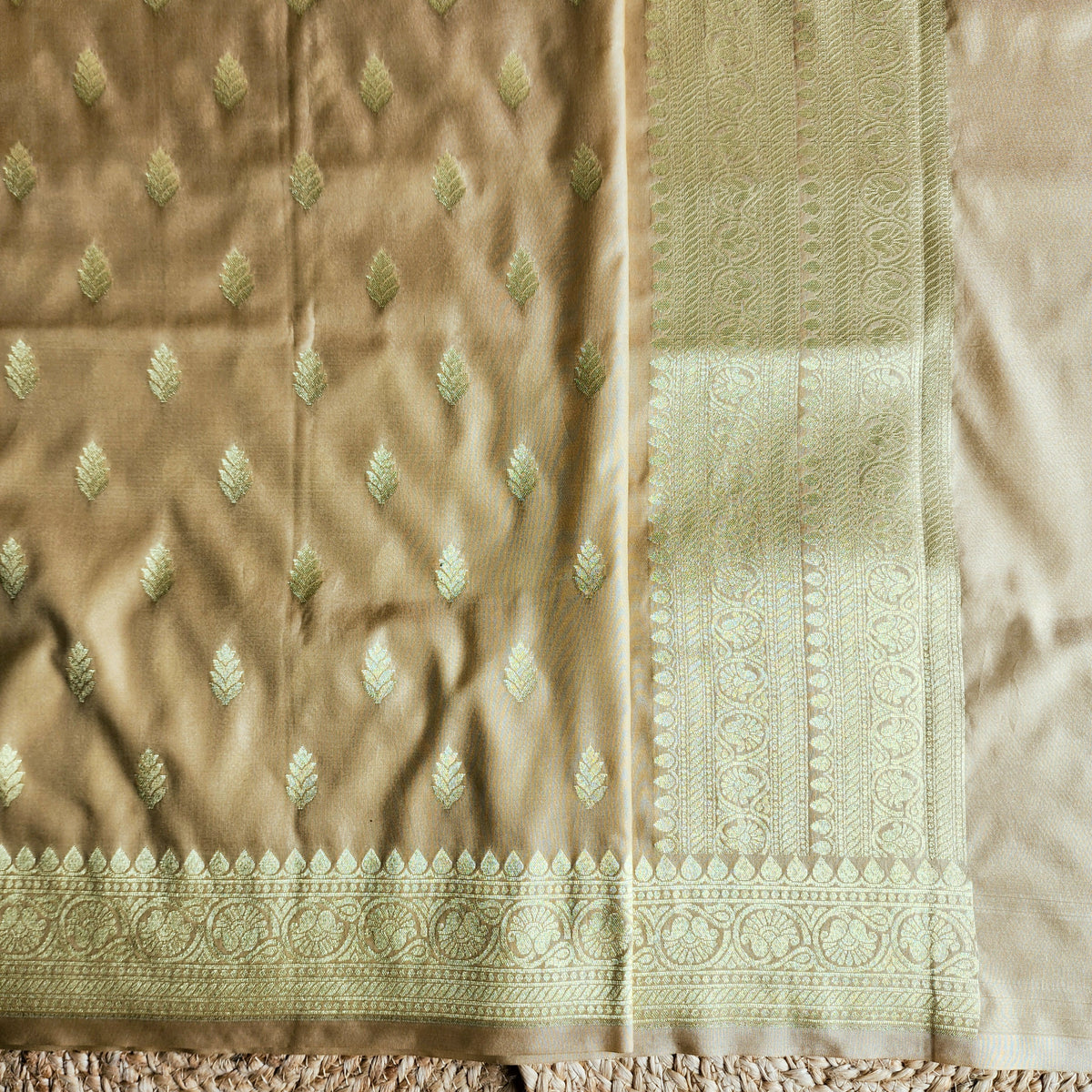 Champagne Banarasi Tapetta Silk Leaf Weave Dupatta
