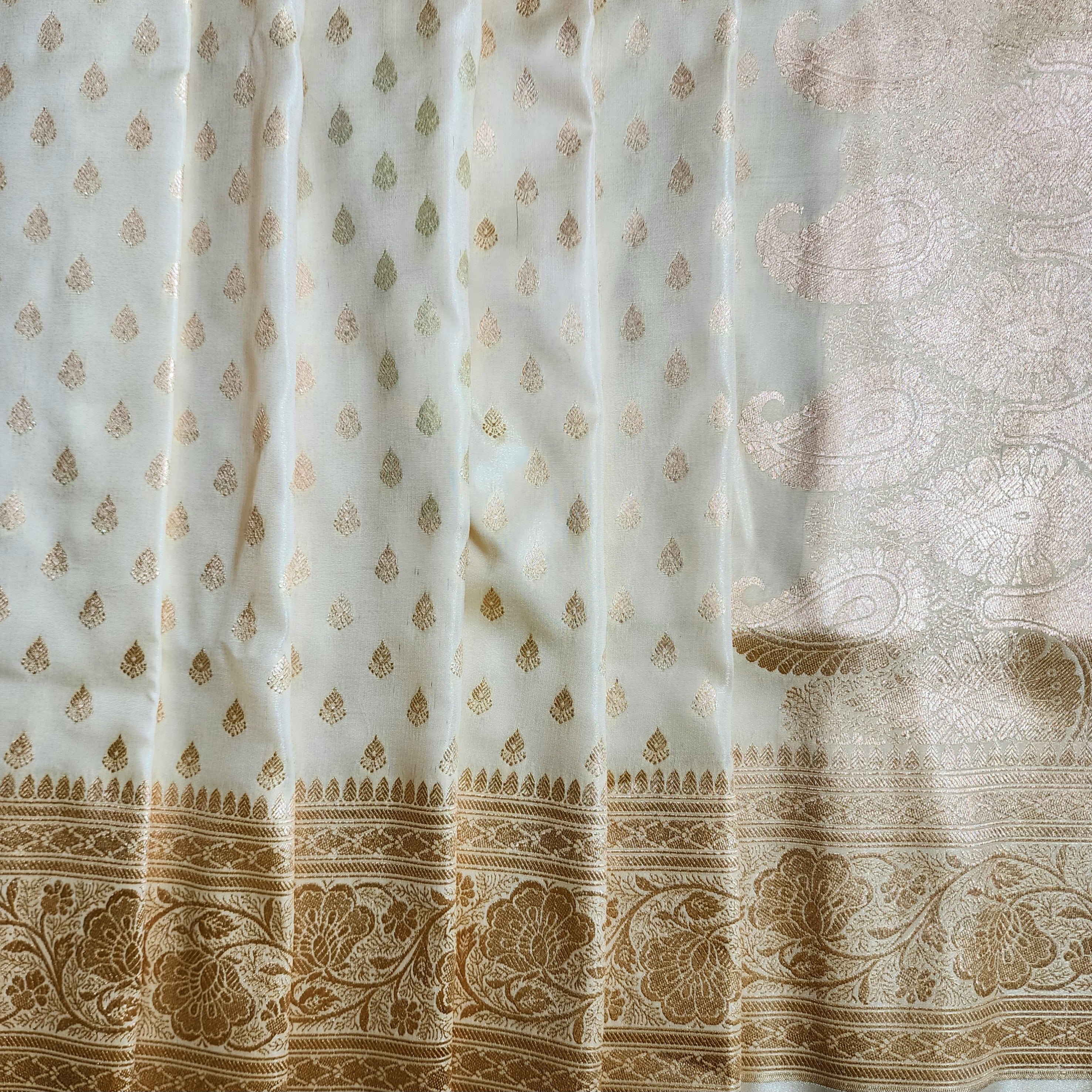 Rich White Banarasi Silk Saree with Gold Zari Weaving