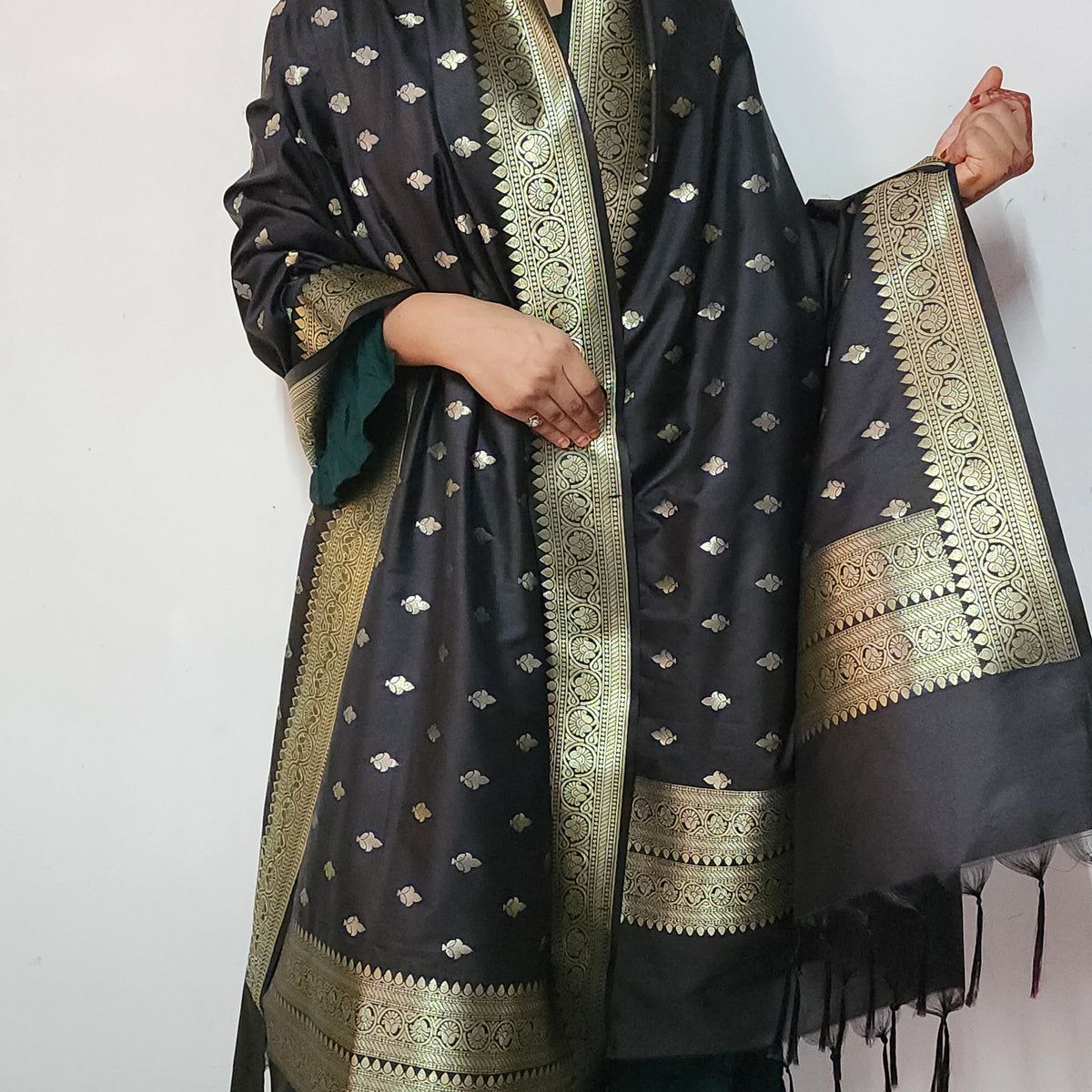 Charcoal Black Banarasi Tapetta Silk Leaf Weave Dupatta