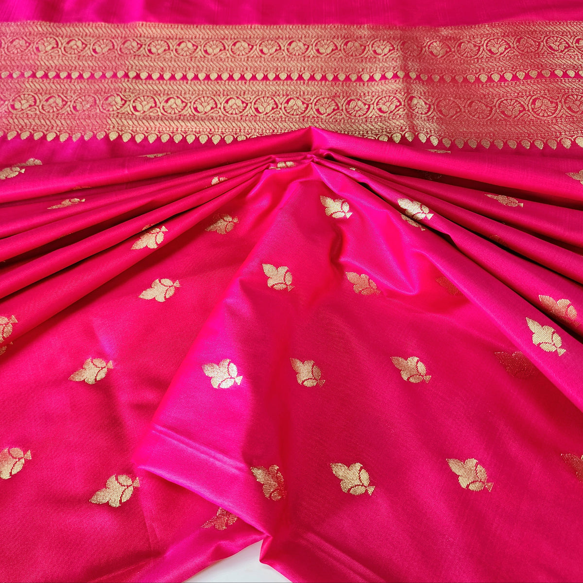 Rani Pink Banarasi Tapetta Silk Leaf Weave Dupatta