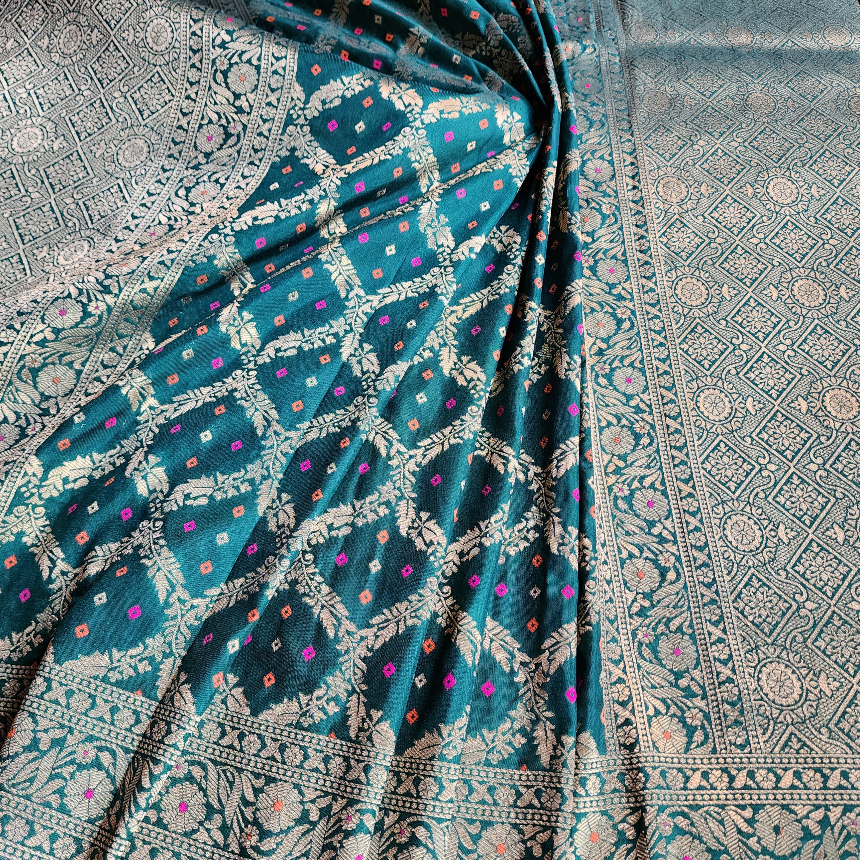 Bottle Green Bandhani Dupatta with Traditional Jaal