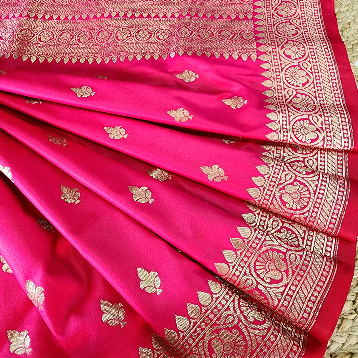 Rani Pink Banarasi Tapetta Silk Leaf Weave Dupatta
