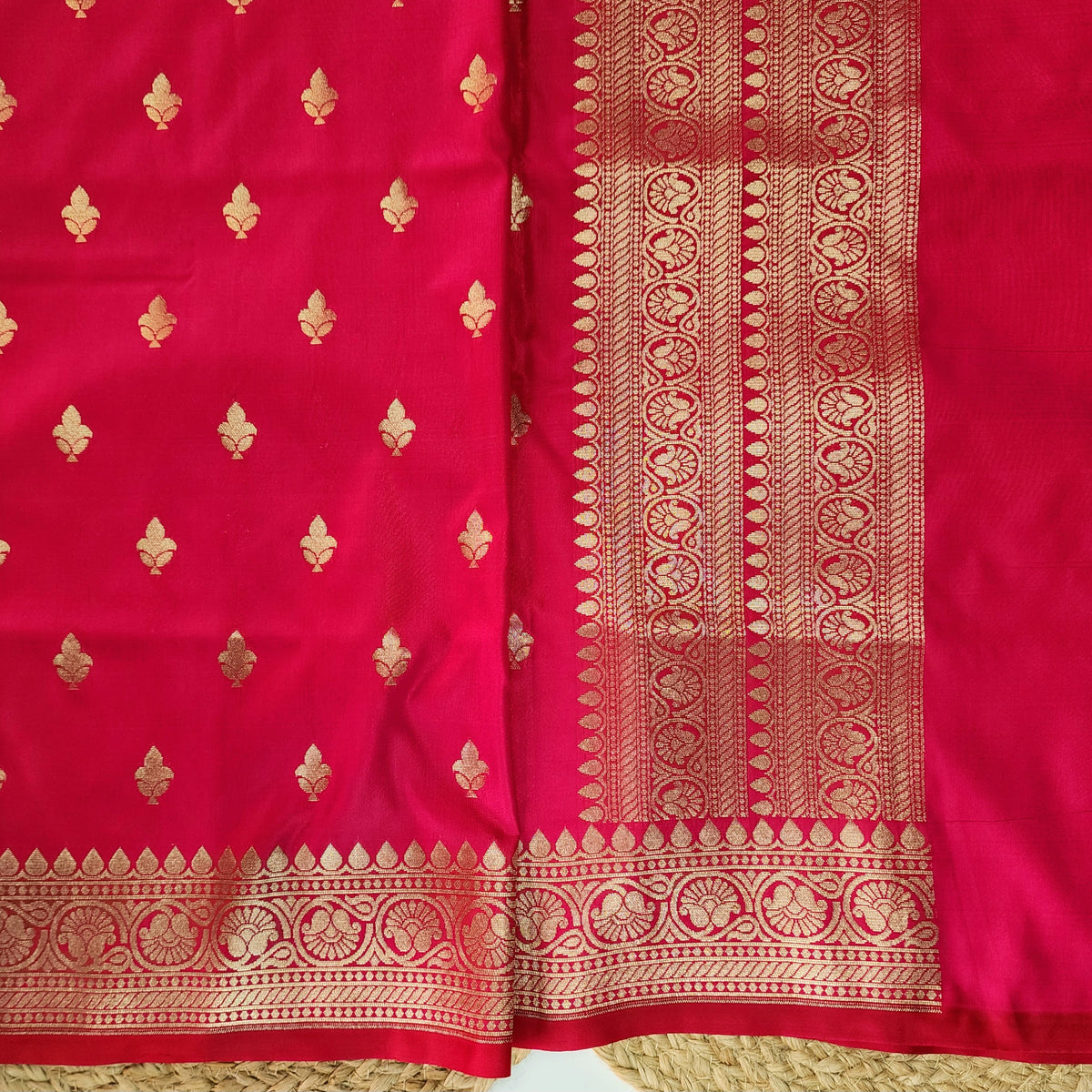 Rani Pink Banarasi Tapetta Silk Leaf Weave Dupatta