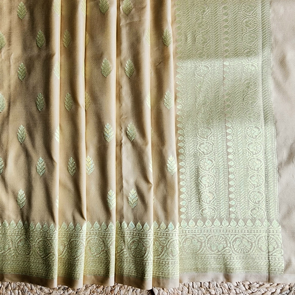 Champagne Banarasi Tapetta Silk Leaf Weave Dupatta