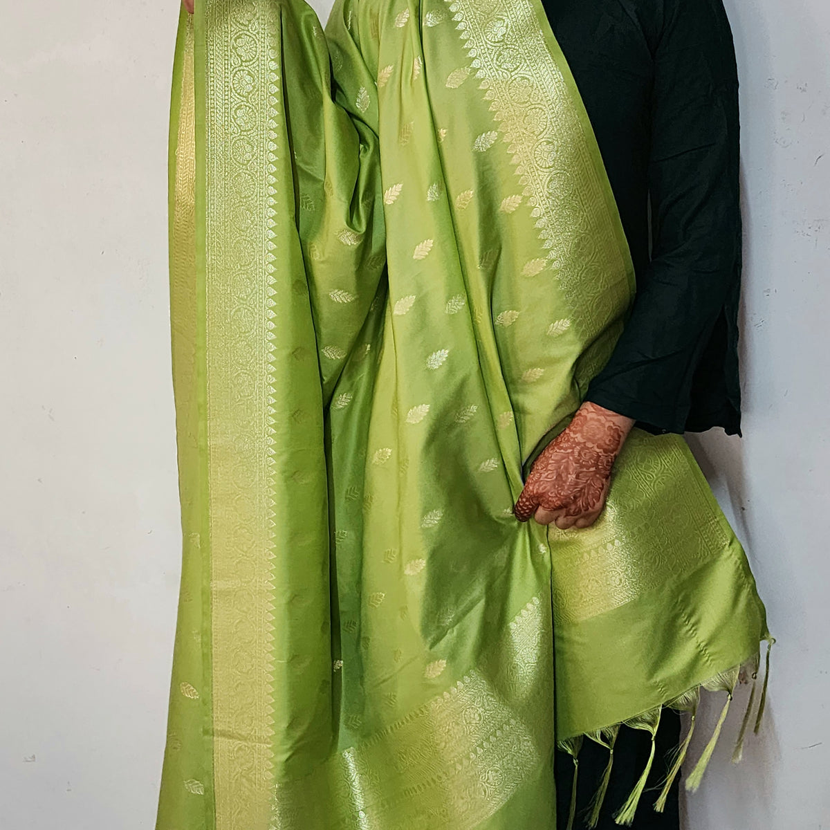 Pista Green Banarasi Tapetta Silk Leaf Weave Dupatta
