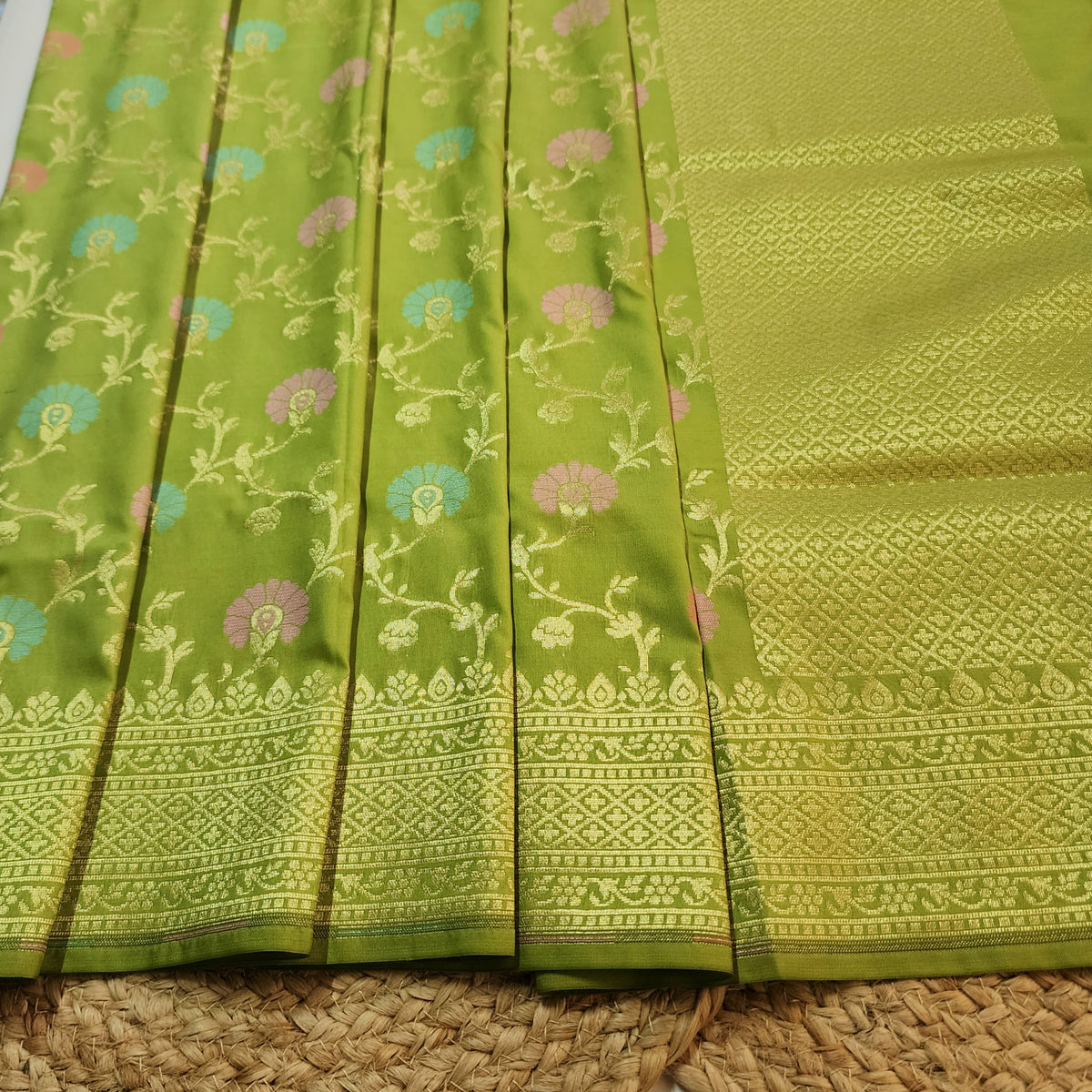 Banarasi Silk Floral Jaal Dupatta - Pistachio Green