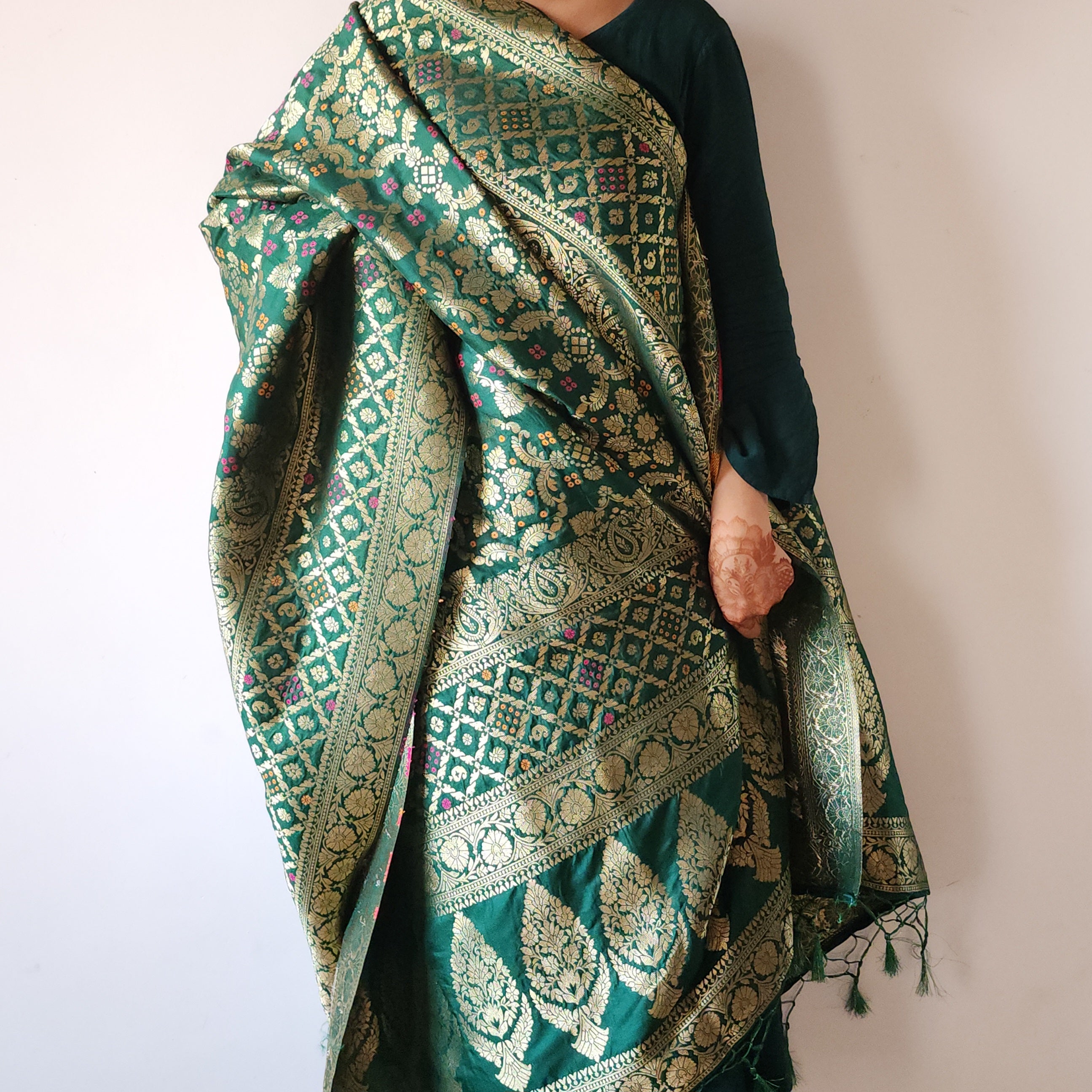 Emerald Green Bandhani Dupatta with Floral and Geometric Zari Weave