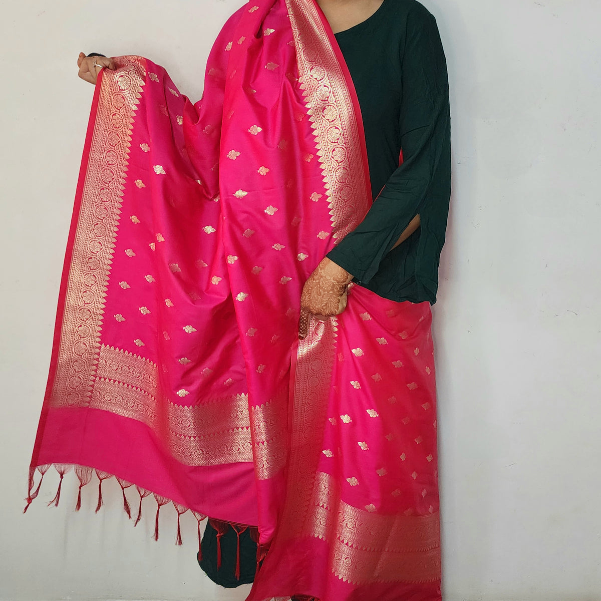 Rani Pink Banarasi Tapetta Silk Leaf Weave Dupatta