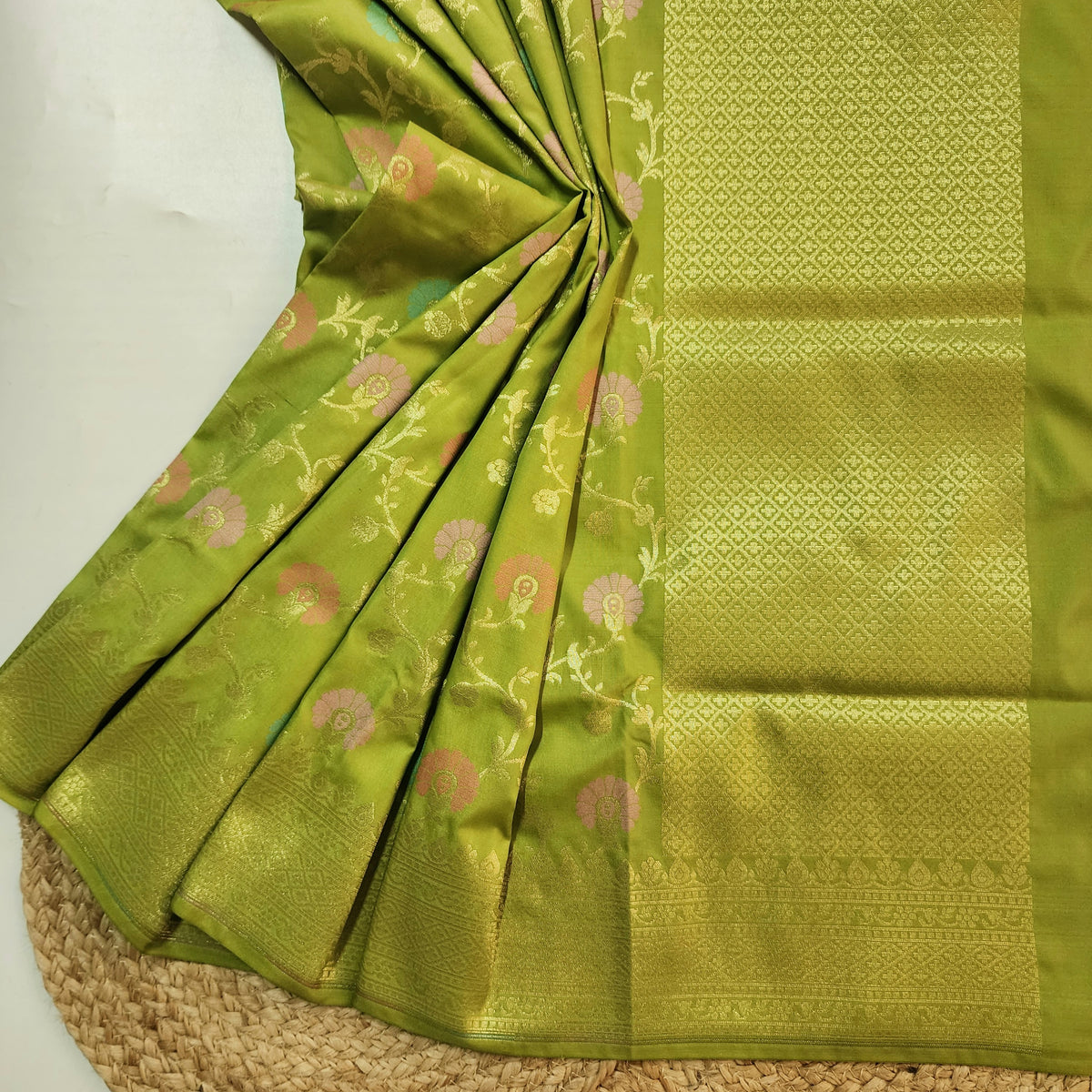 Banarasi Silk Floral Jaal Dupatta - Pistachio Green